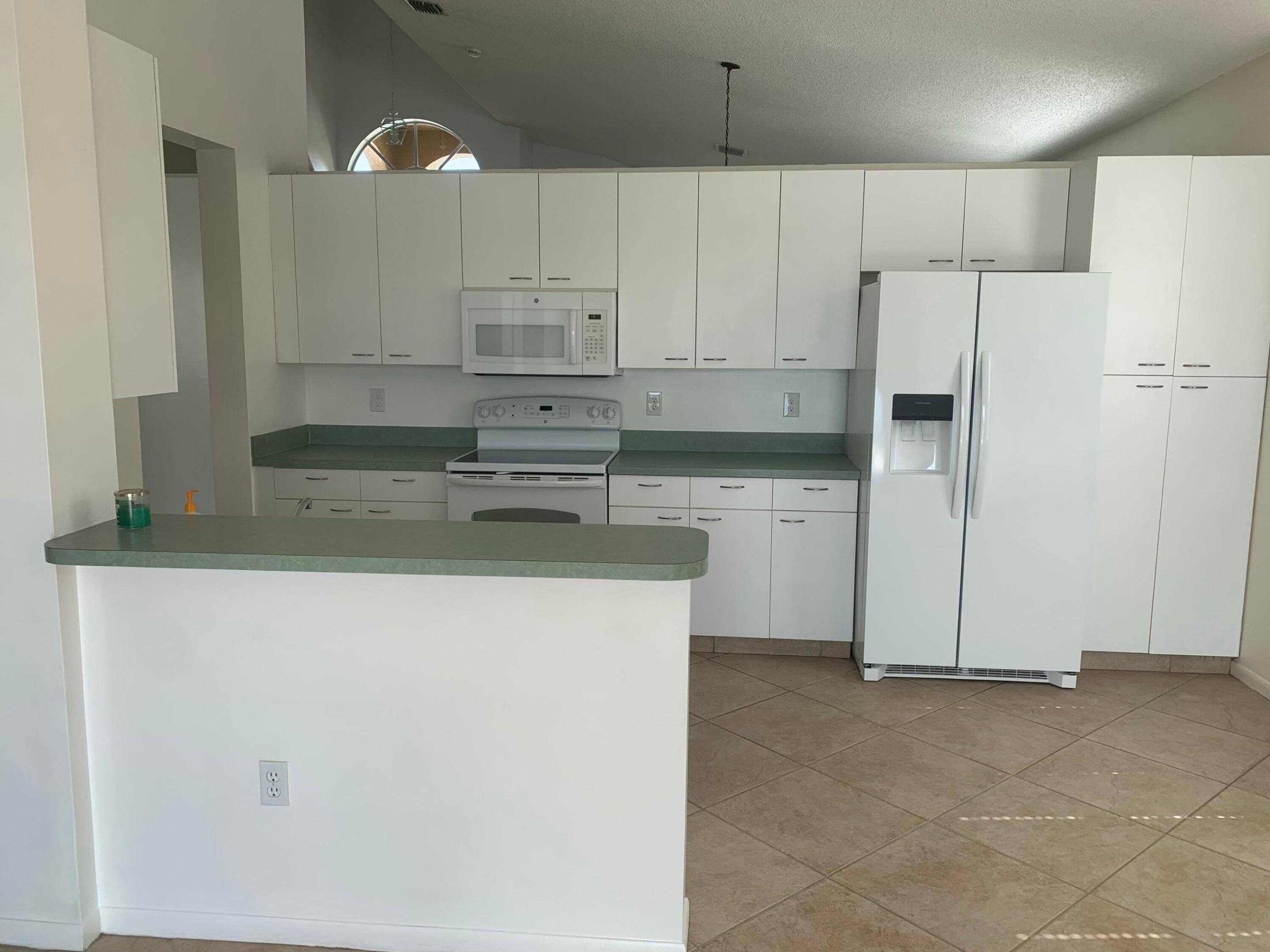 Towngate 156-11 B - Residential