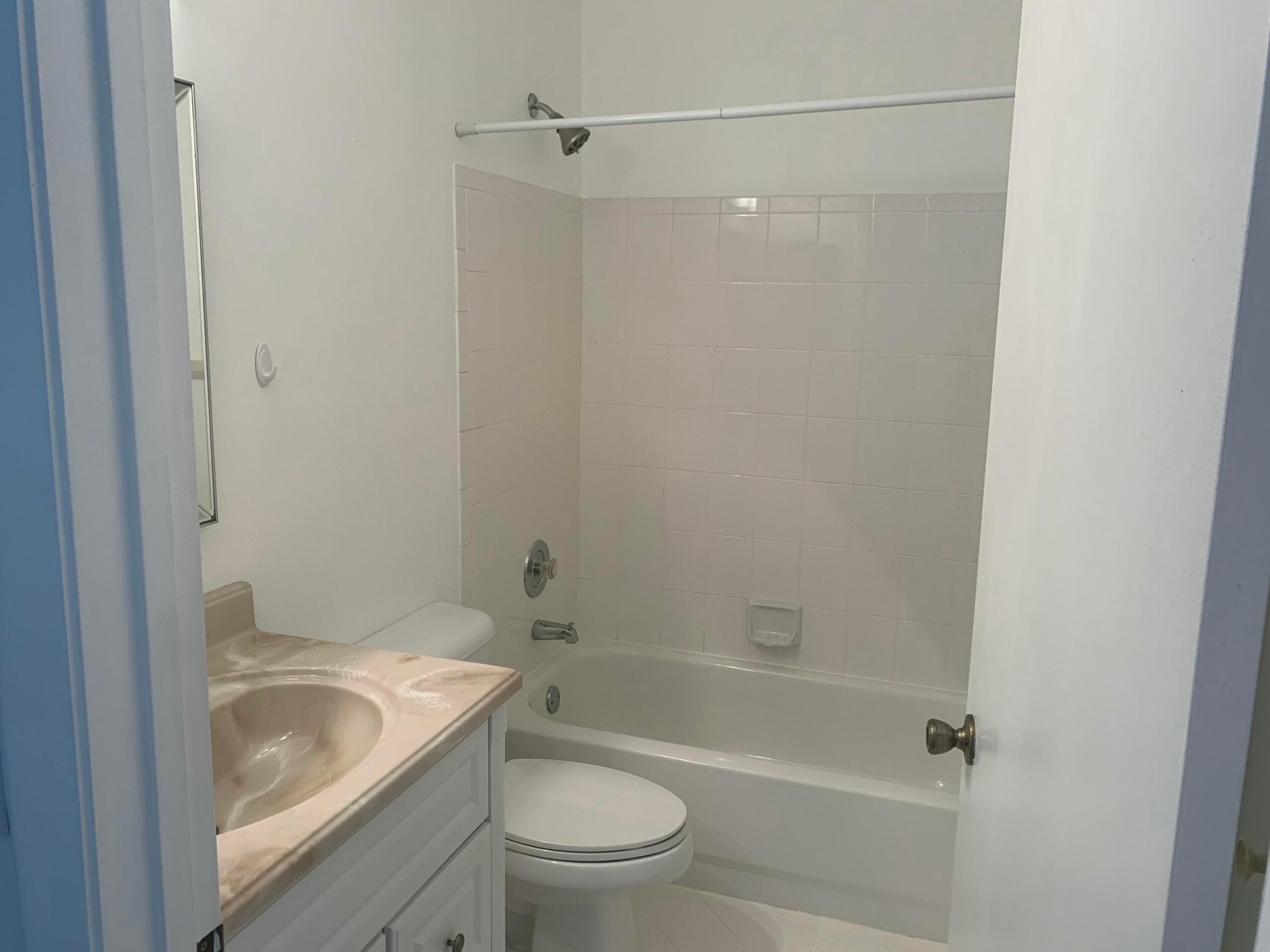 Towngate 156-11 B - Residential