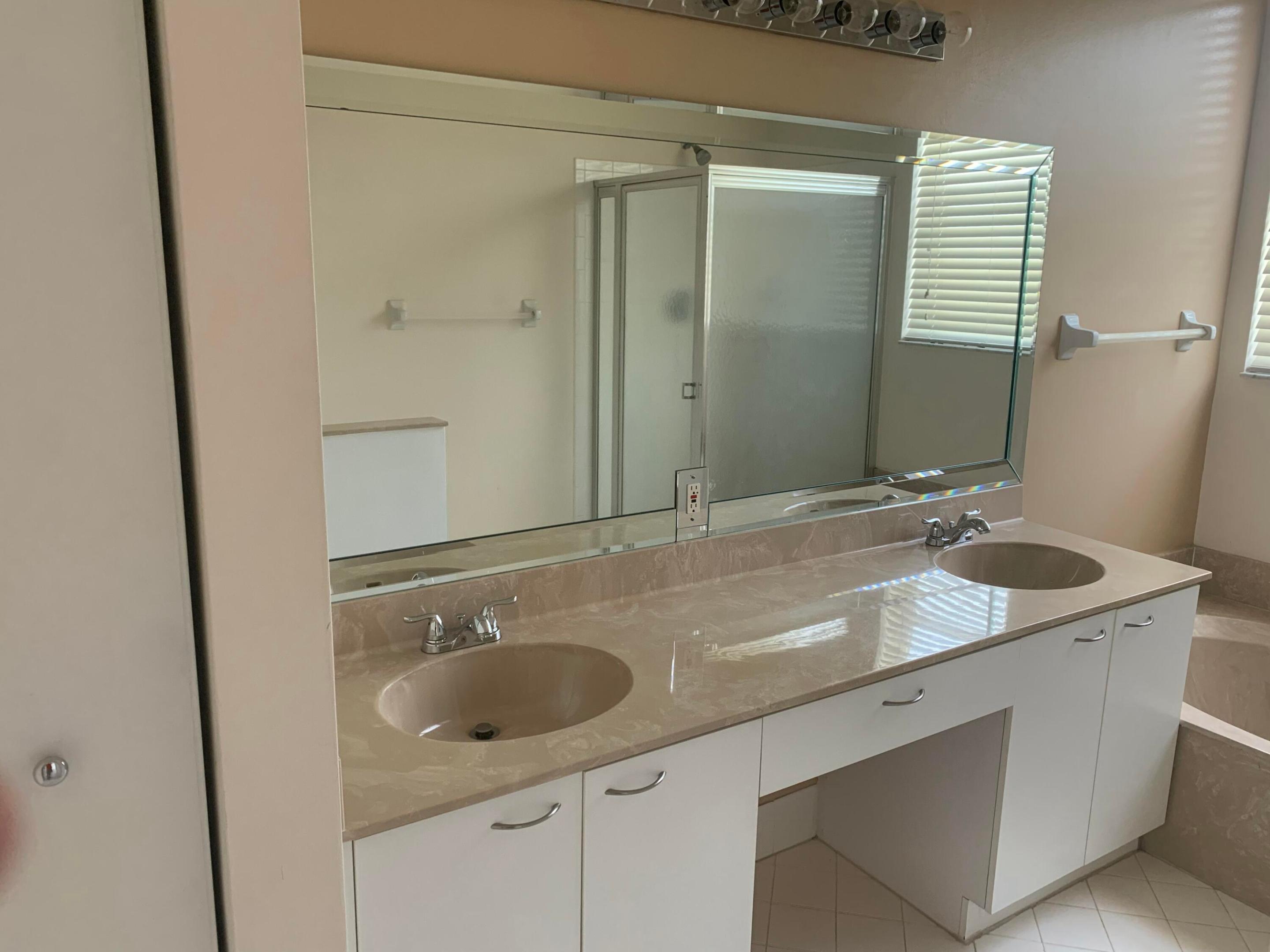 Towngate 156-11 B - Residential