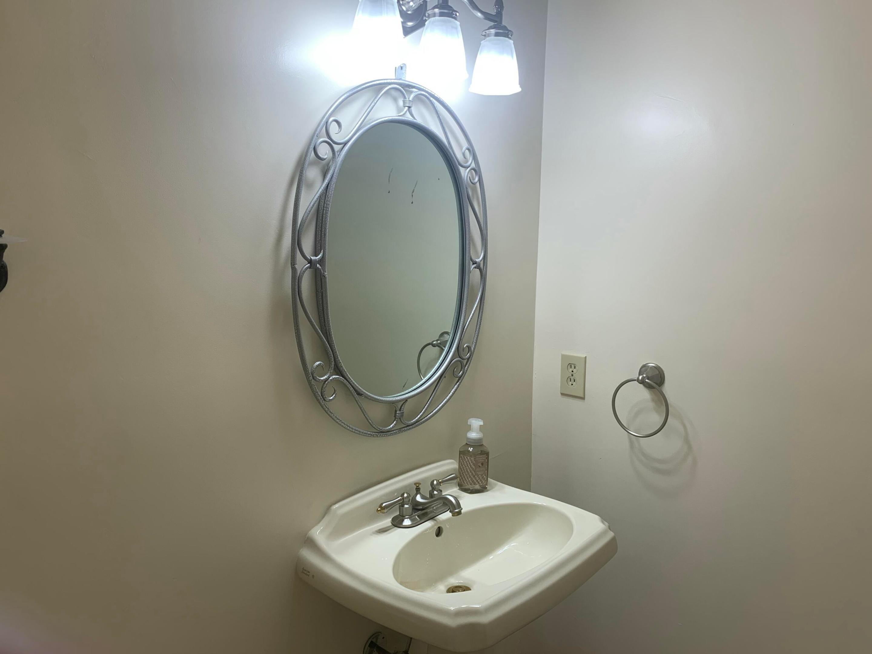 Towngate 156-11 B - Residential