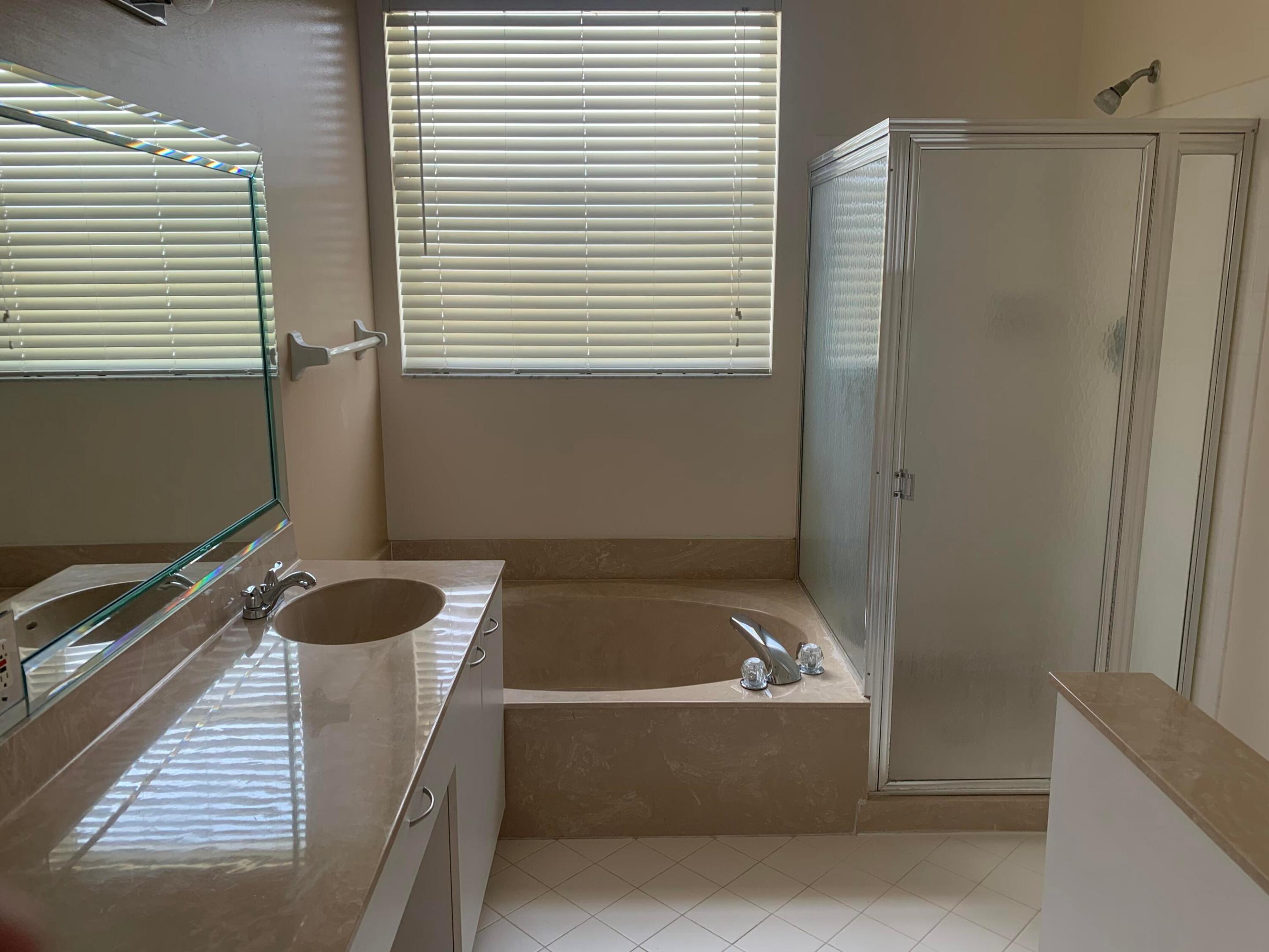 Towngate 156-11 B - Residential