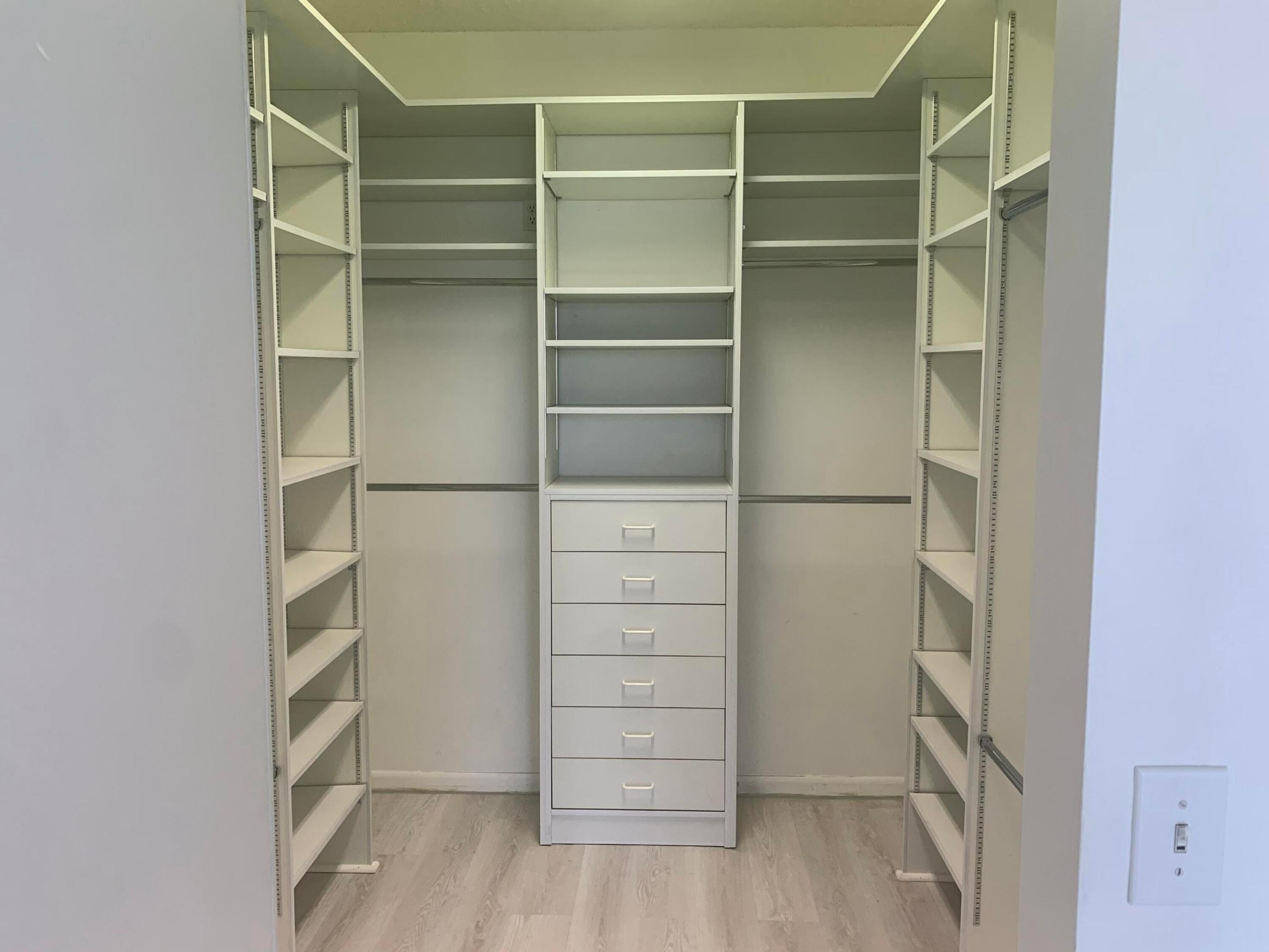 Towngate 156-11 B - Residential