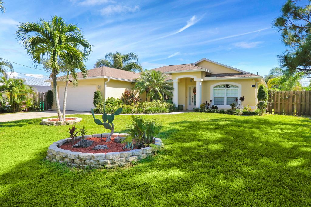 Photo of 2317 SE Rock Springs Drive, Port Saint Lucie, FL 34952 (MLS # R10916547)