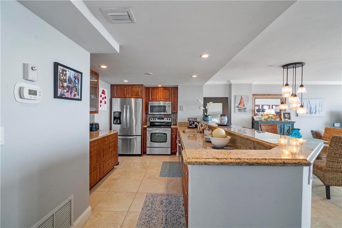 1147 Hillsboro Mile 904