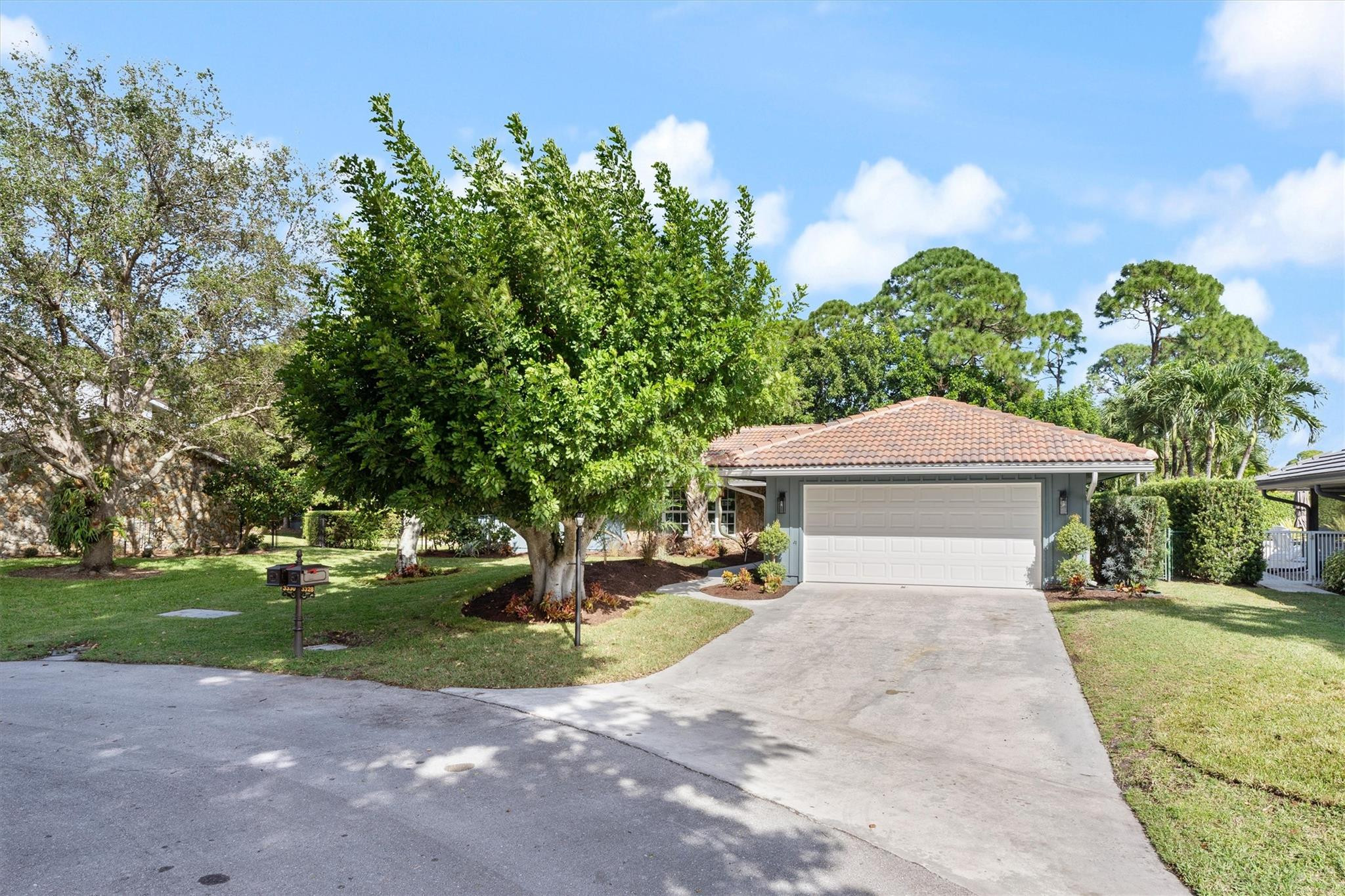 SHADY LAKES - Residential