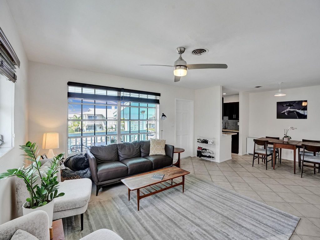 Photo of 931 SE 9th Avenue #10, Pompano Beach, FL 33060 (MLS # F10427966)