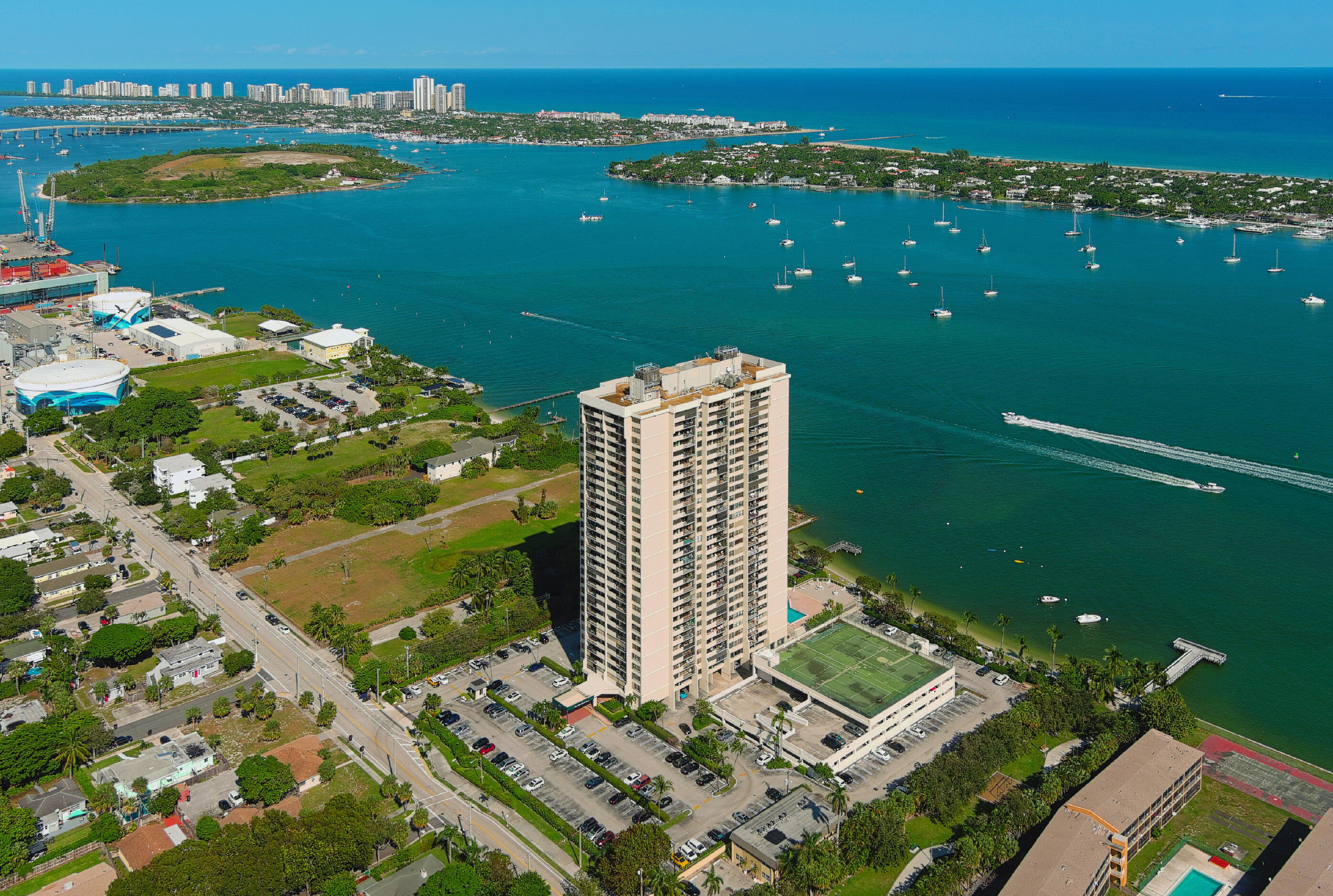 PALM BEACH HOUSE CONDO - Residential