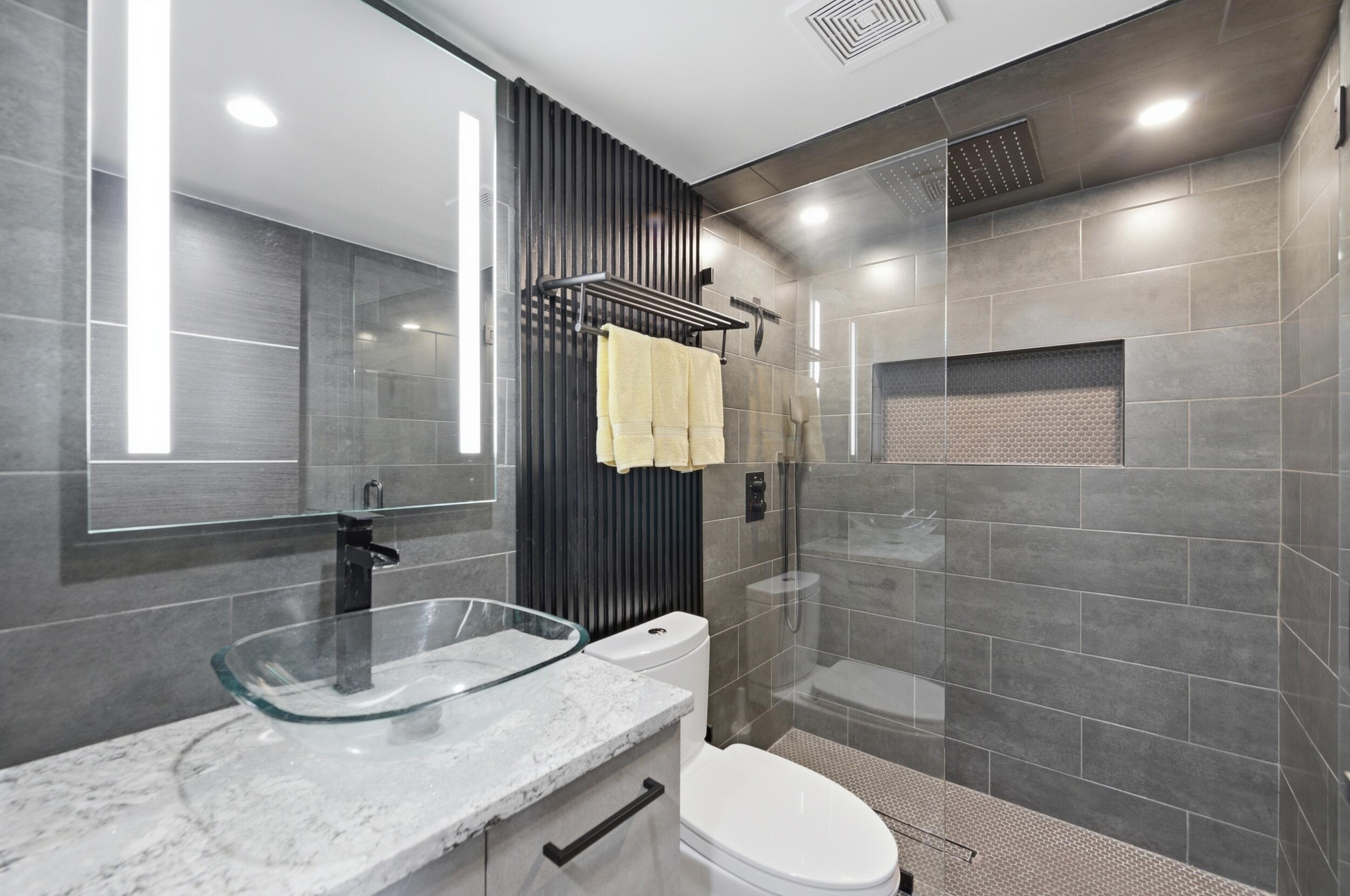 PALM BEACH HOUSE CONDO - Residential