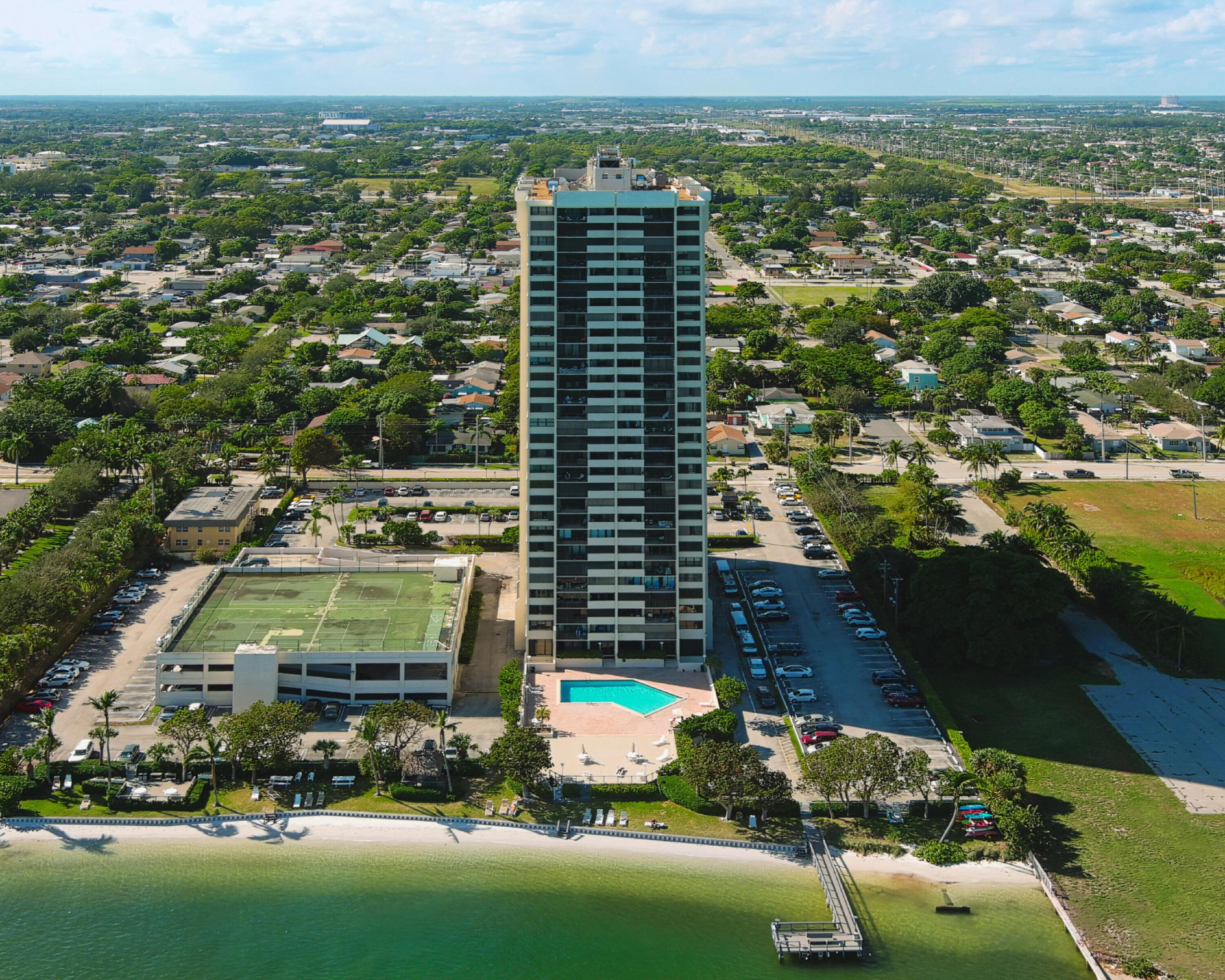 PALM BEACH HOUSE CONDO - Residential