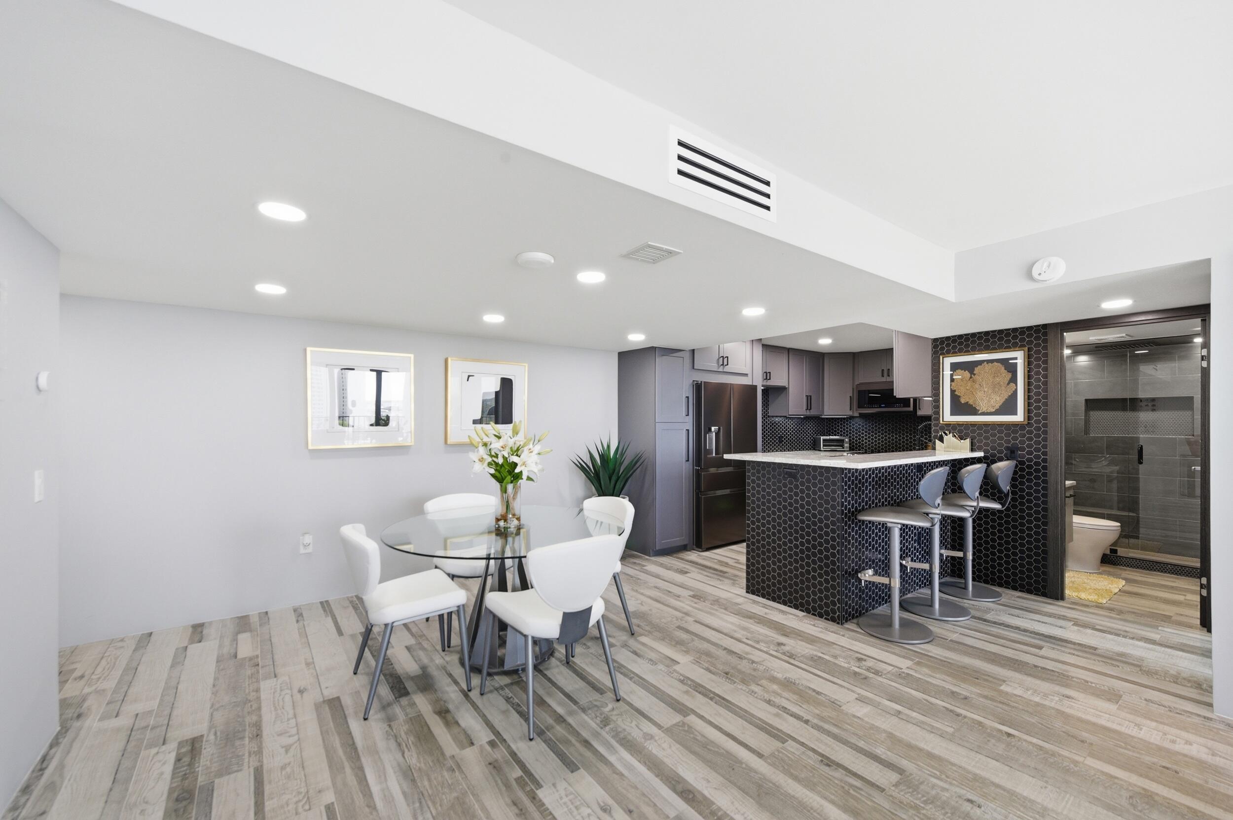 PALM BEACH HOUSE CONDO - Residential