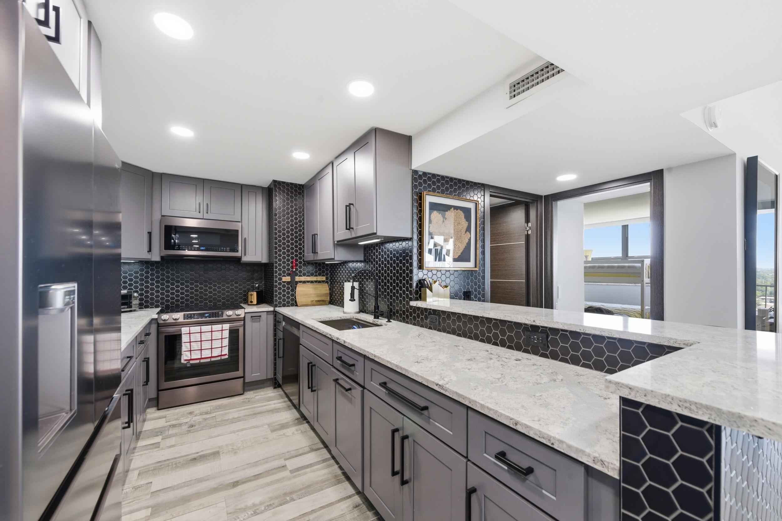 PALM BEACH HOUSE CONDO - Residential