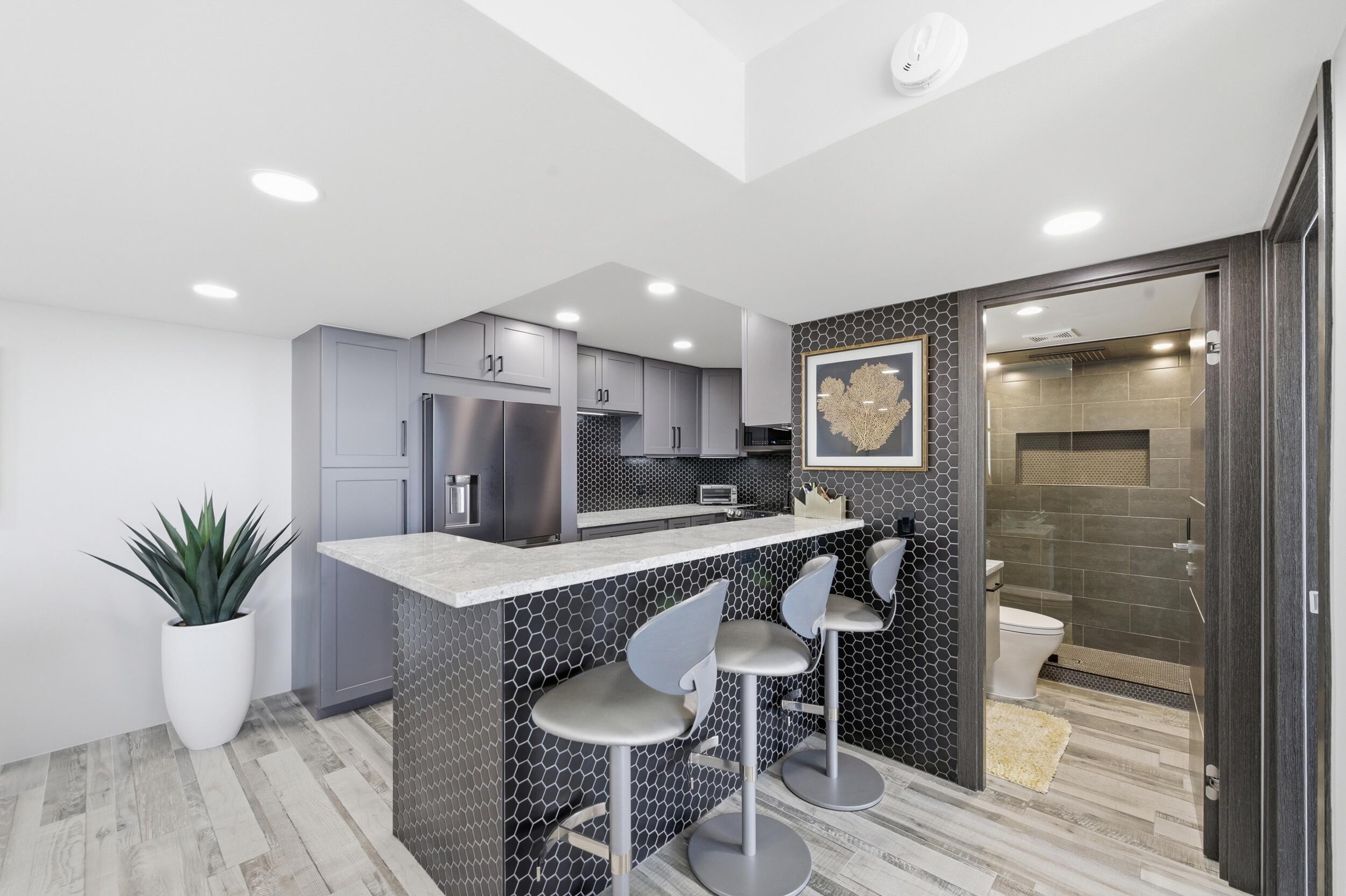 PALM BEACH HOUSE CONDO - Residential