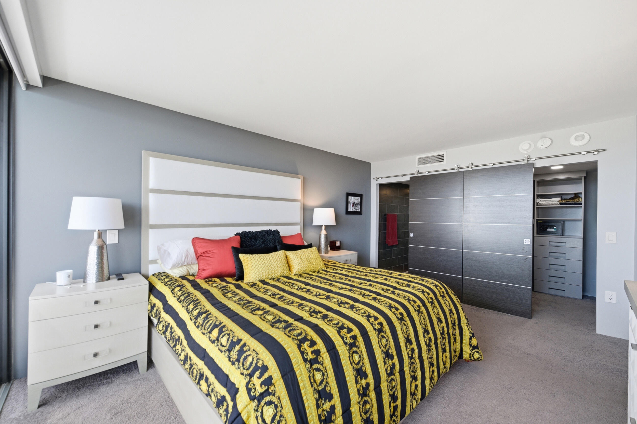 PALM BEACH HOUSE CONDO - Residential