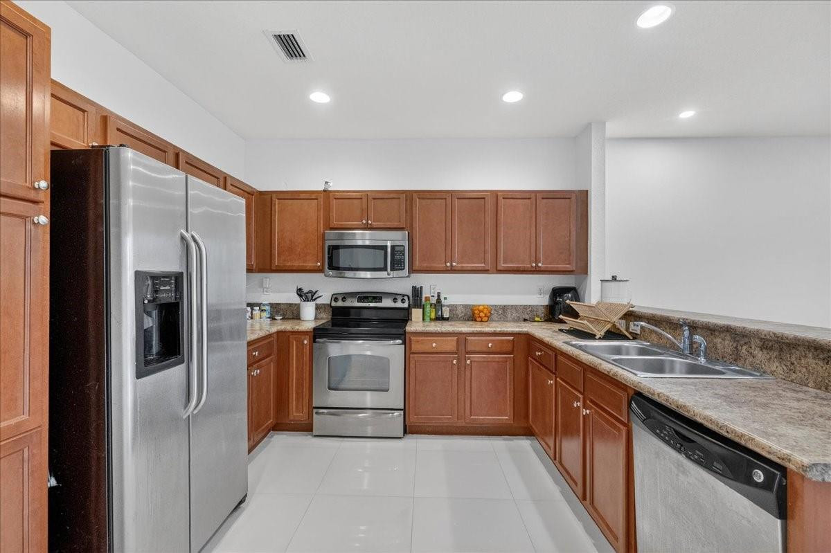 Isles at Oakland Park - Residential