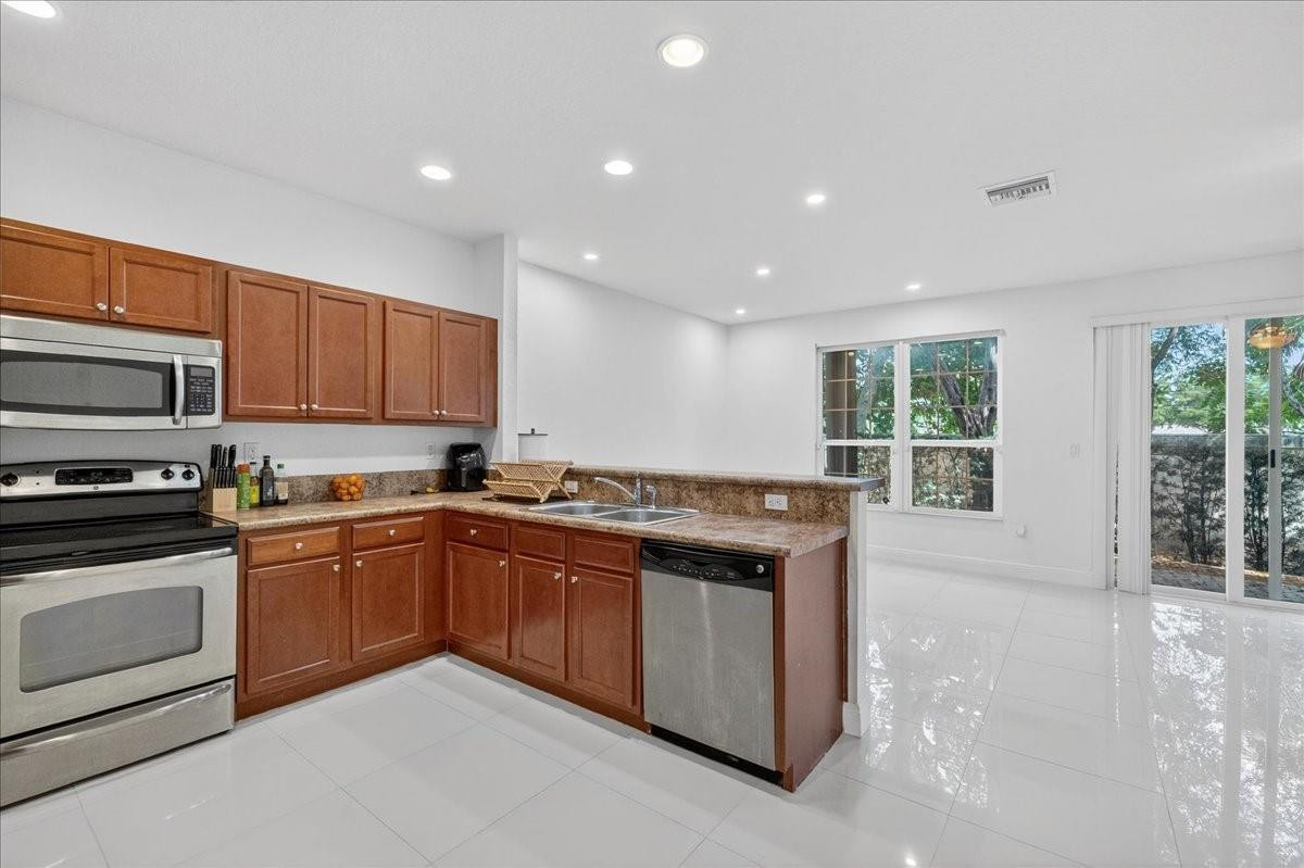 Isles at Oakland Park - Residential