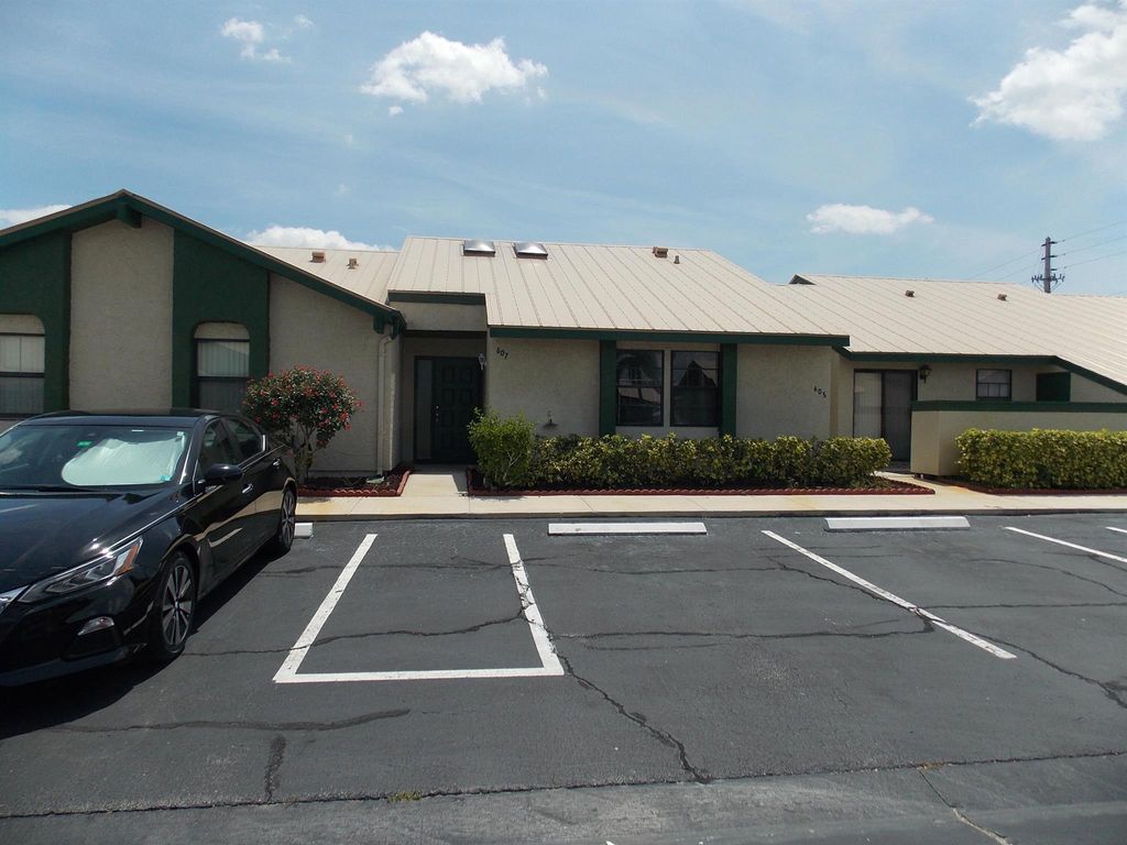 Photo of 607 SW Jeanne Street, Port St Lucie, FL 34953 (MLS # R10887470)