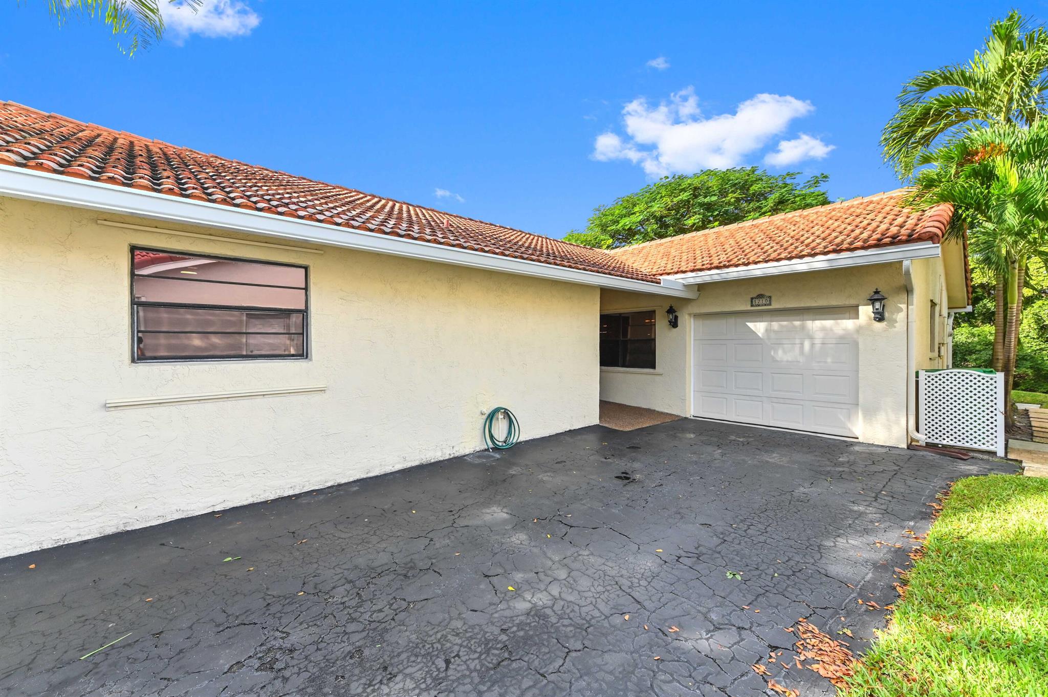 RAMBLEWOOD VILLAS - Residential