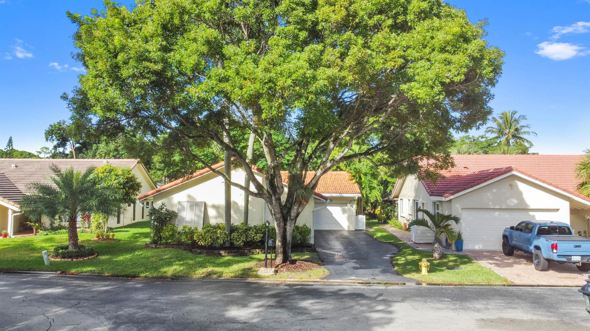 RAMBLEWOOD VILLAS - Residential