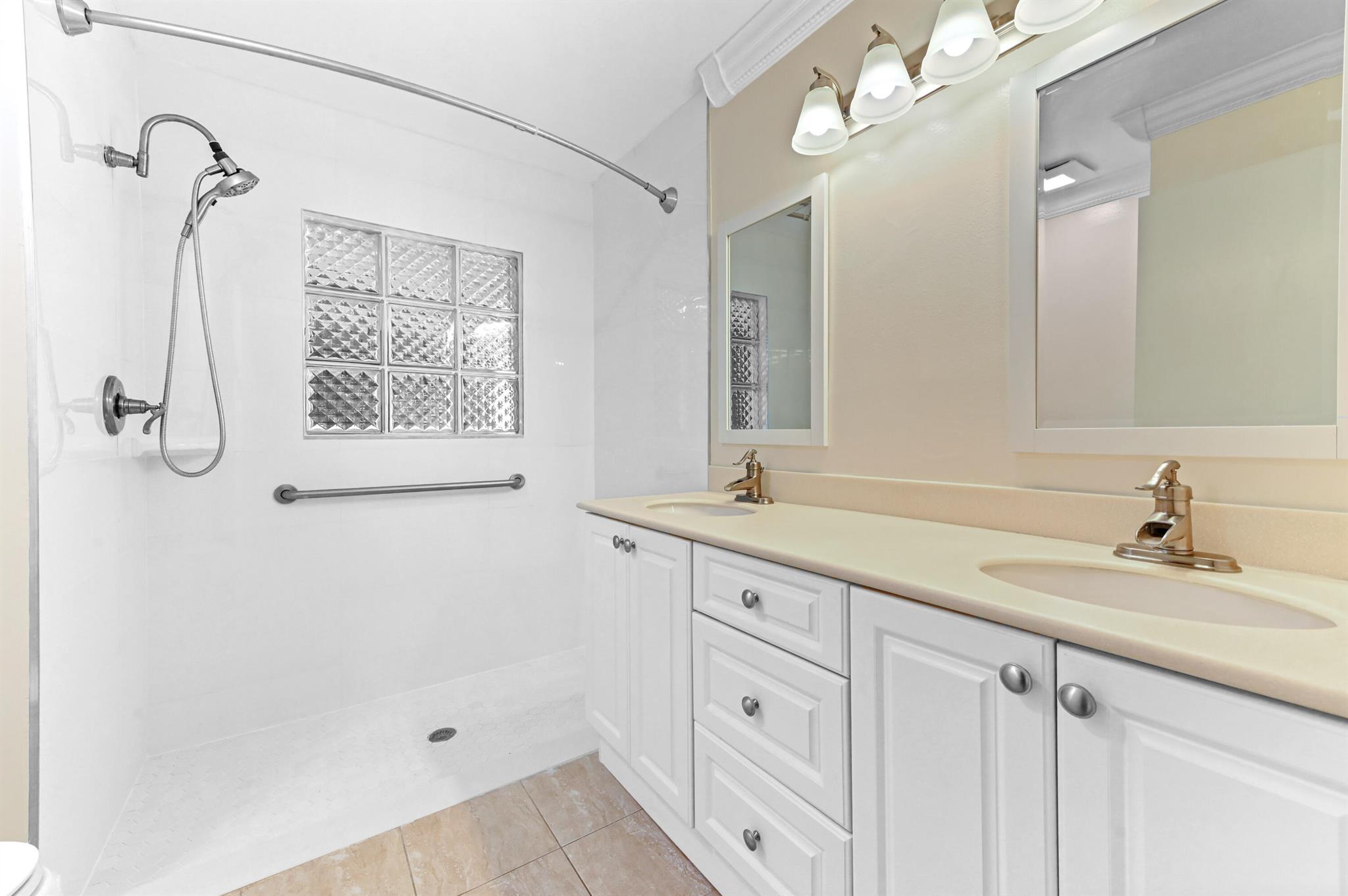 RAMBLEWOOD VILLAS - Residential