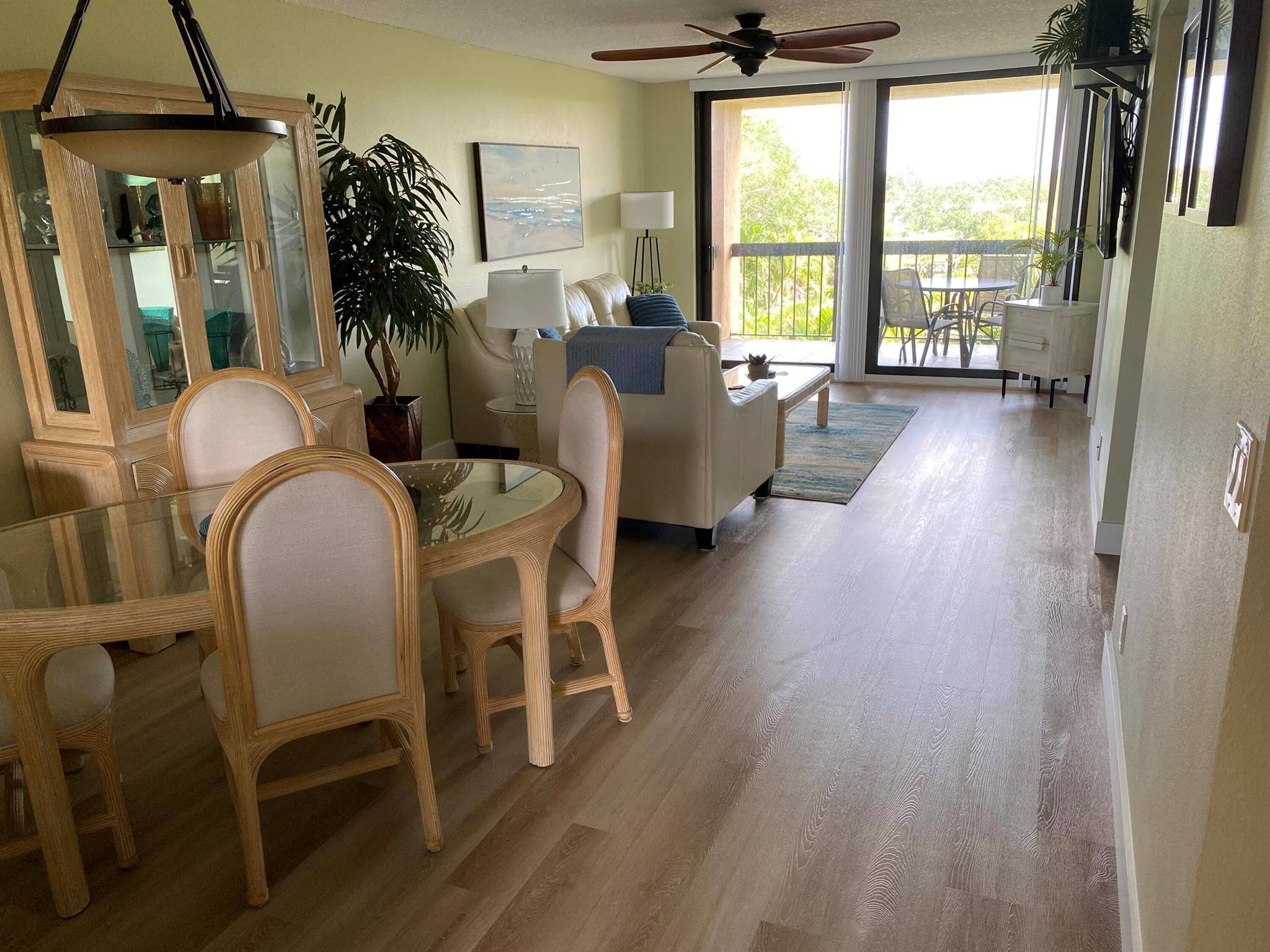 Beautiful Remodeled 2BR Corner Residence in Delray Racquet Club. Designer furnished and decorated with Quartz Countertops and White Shaker Cabinets, SS Samsung Appliances,Light Oak Flooring and New Impact Windows and Sliders. New Full Size Washer and Dryer.Newly tiled Patio overlooking pool,tennis courts,and tropical landscaping.Nice 4th floor corner patio breeze with view to oceanfront properties.Resort- like community with 24 Tennis Courts,2 Pools w/spas,New Fitness Center,Lakes with walking paths.1 mile to Beach,5min to Downtown Delray with shopping,dining,and entertainment!Walk to Whole Foods,Target,Starbucks.Bike to the Beach!Fully equipped with 3 Smart TVs,Cable and WiFi and more! Exceptional Vacation Home!