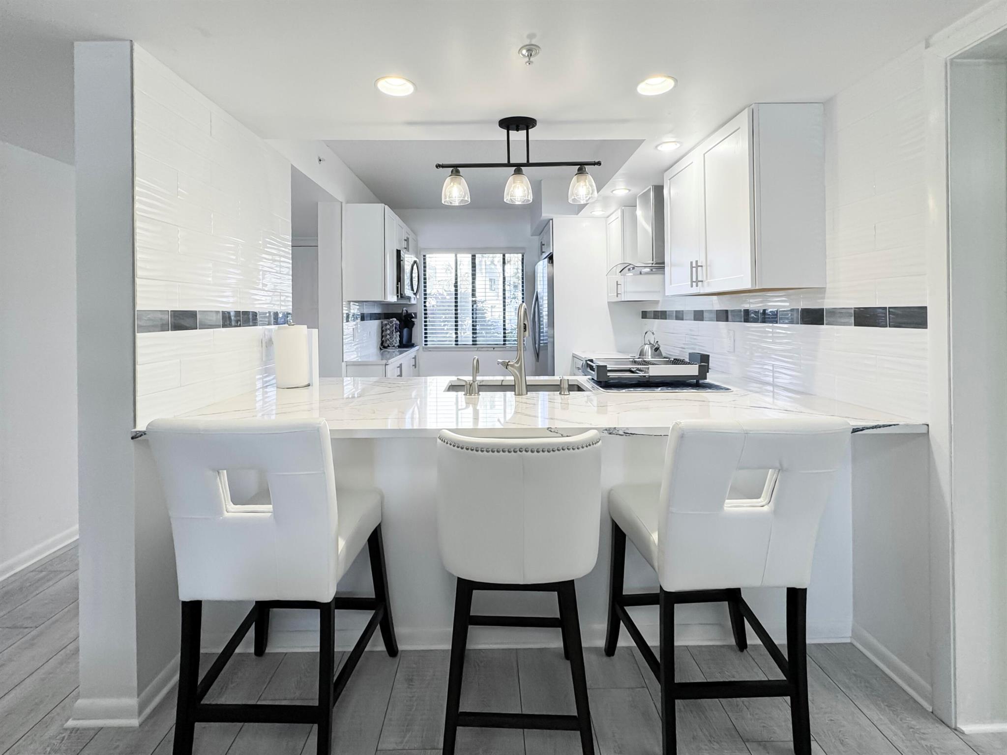 1001 Seafarer Circle 102