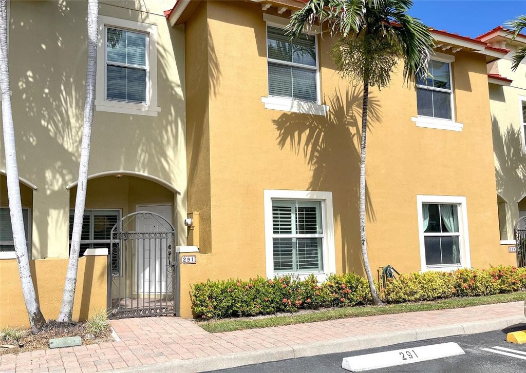 Photo of 291 Lake Monterey Circle, Boynton Beach, FL 33426 (MLS # F10533154)