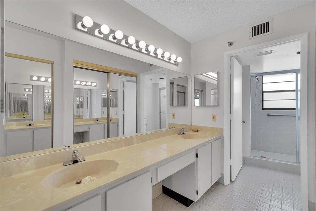 HUNTINGTON TOWERS CONDO - Residential