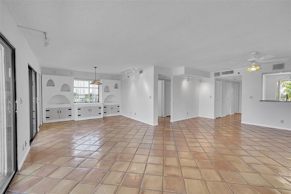 HUNTINGTON TOWERS CONDO - Residential