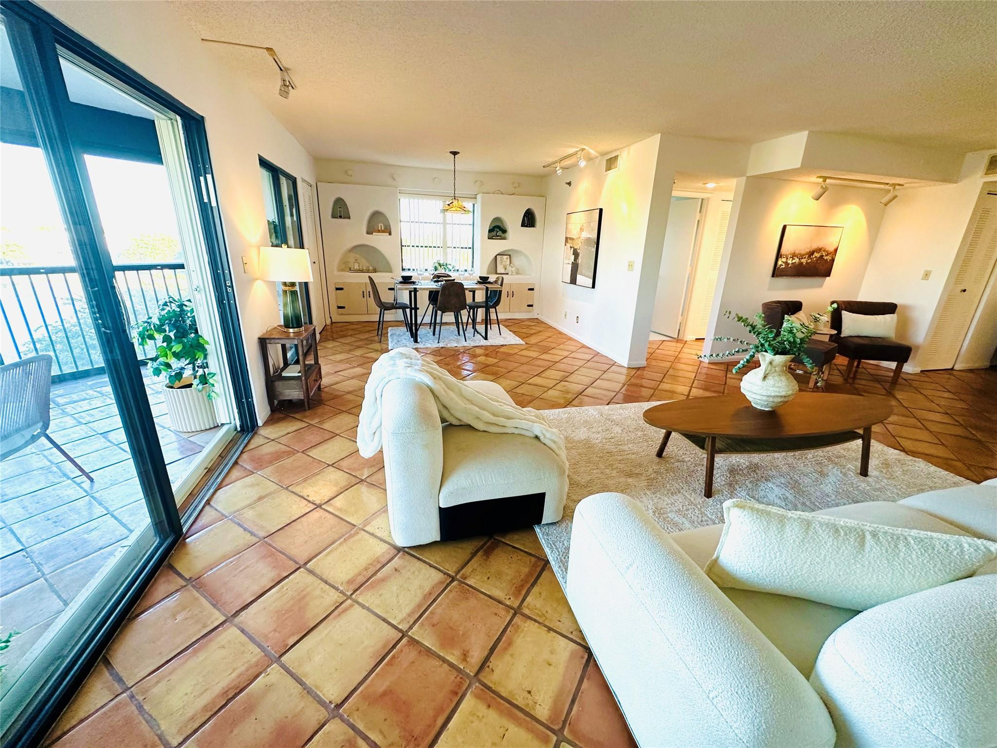 HUNTINGTON TOWERS CONDO - Residential