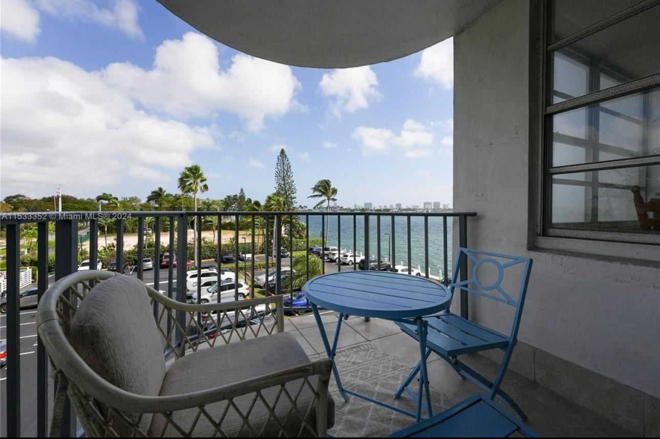 11930 N Bayshore Drive 302