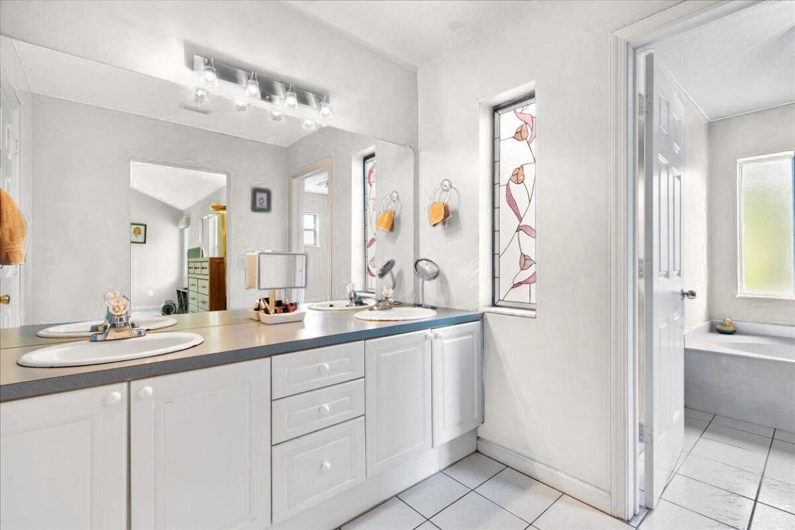 ISLAND OF RIVER BRIDGE - Residential