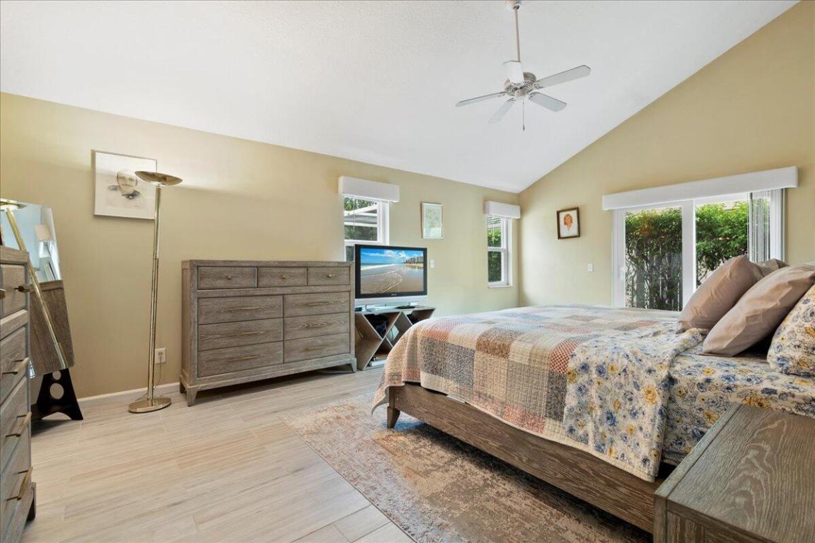 ISLAND OF RIVER BRIDGE - Residential