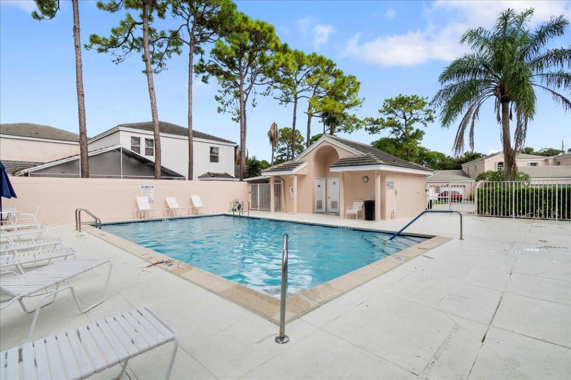 ISLAND OF RIVER BRIDGE - Residential