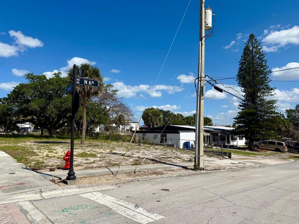 Photo of 424 N 6th Street, Fort Pierce, FL 34950 (MLS # B26018562)