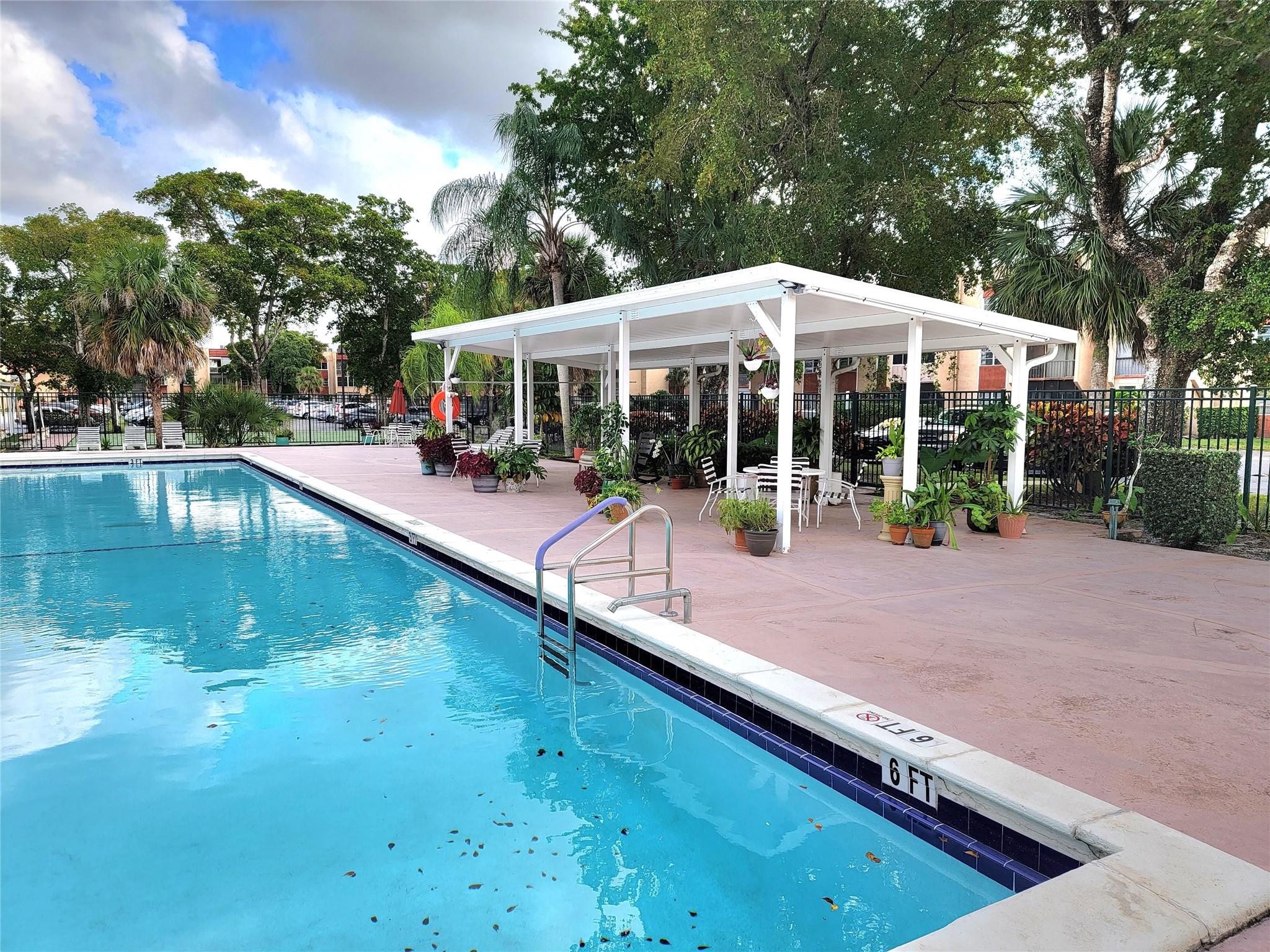Well-kept 2/2 condo in a senior 55+ community. Screened balcony. Storm shutters. Master bedroom with walk-in closet. Option of an extended living room or 2nd bedroom. Priced accordingly. Extra storage. Lobby secured building. Clubhouse with gym, library and game room. Heated pool and tennis court. Maintenance includes water, fiber optic cable and high-speed internet. Centrally located. No rentals are allowed.