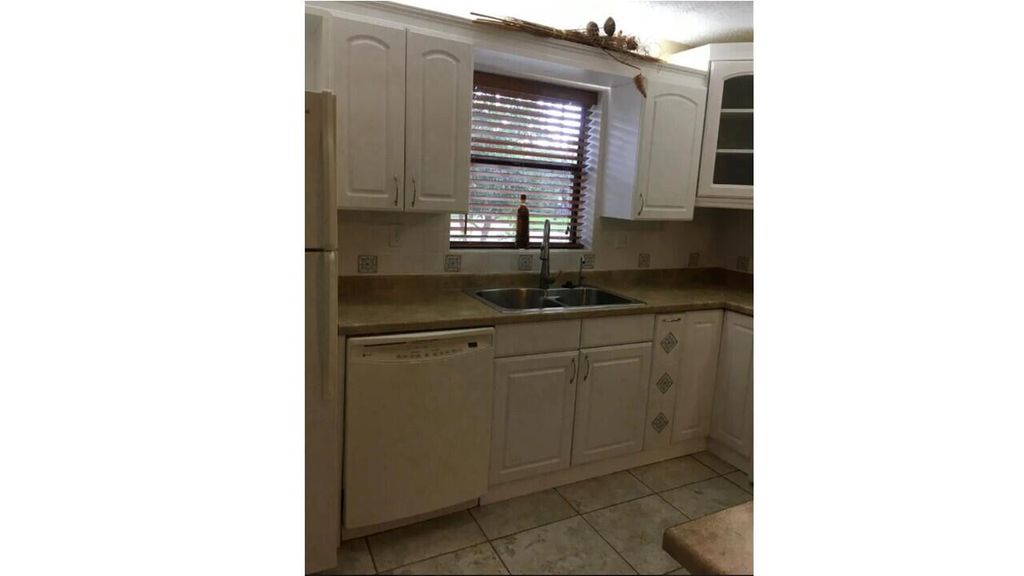 Photo of 1302 Nebraska Avenue #6, Fort Pierce, FL 34950 (MLS # R11094255)