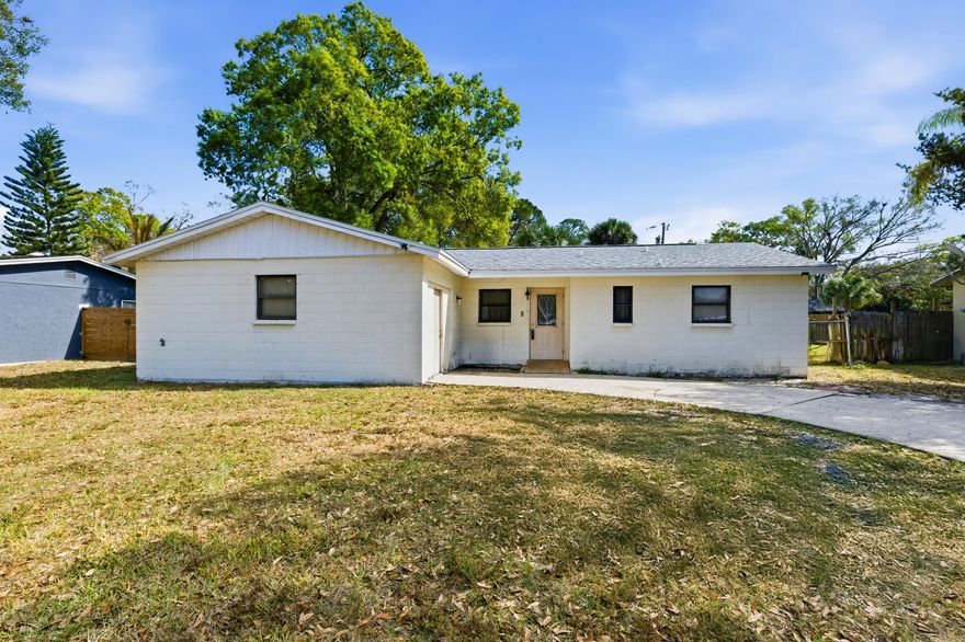 Nice 3bd rm, 2bath with laundry rm, living rm, office/den or could be 4th bd room. large fenced in yard and great location. Close to dining, schools, shopping and airport. Virtually staged.