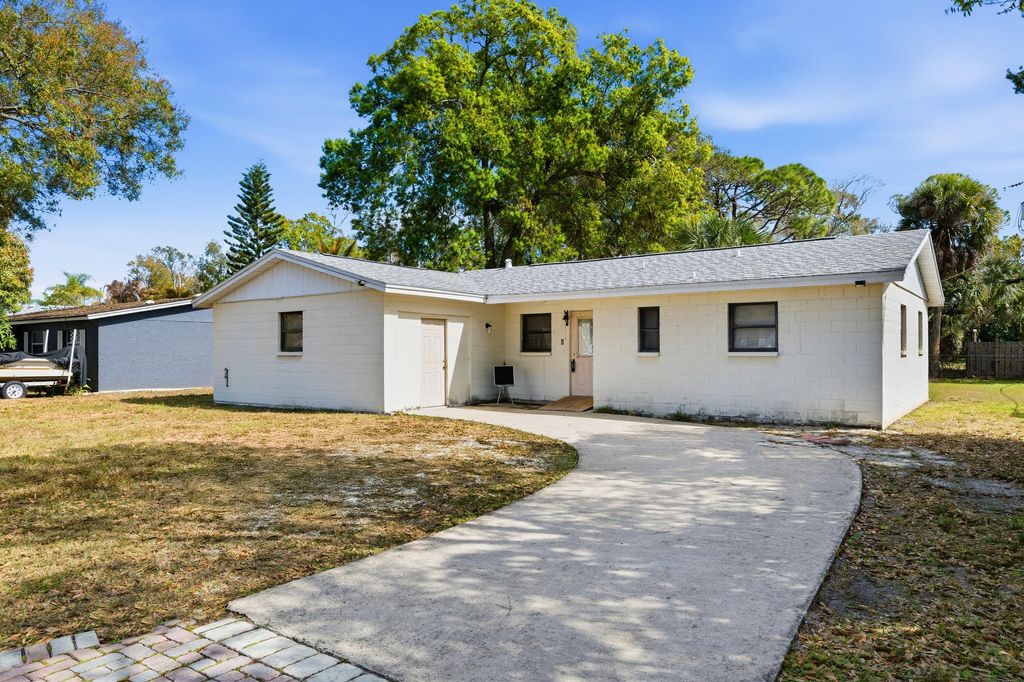 Photo of 1710 29th Avenue, Vero Beach, FL 32960 (MLS # R11169773)