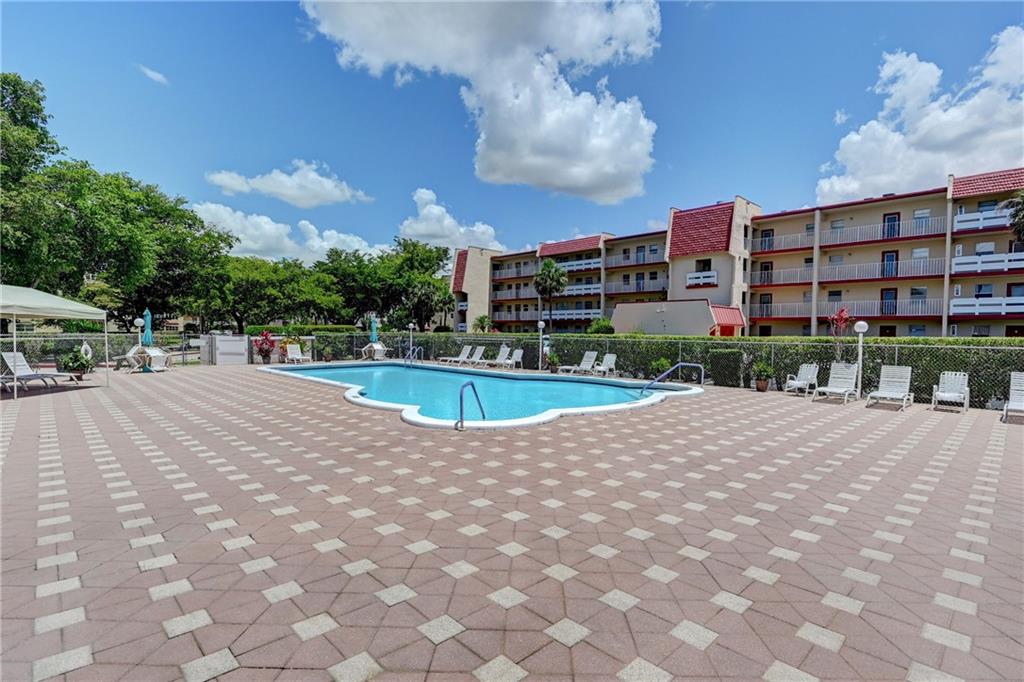 Oriole Golf & Tennis Club - Residential