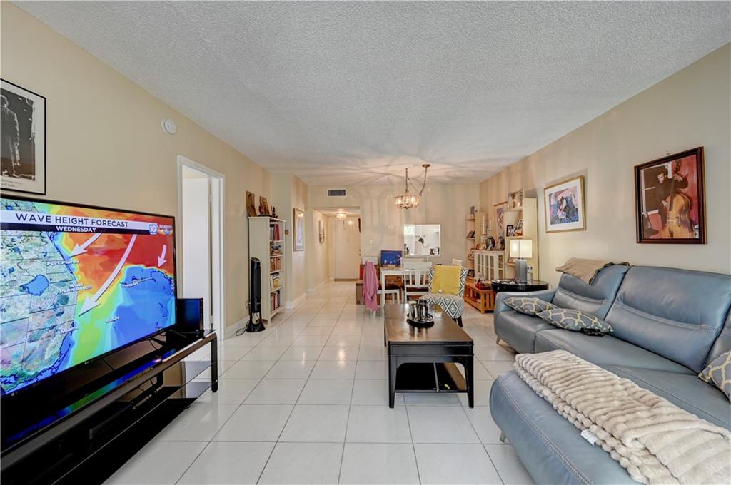Oriole Golf & Tennis Club - Residential