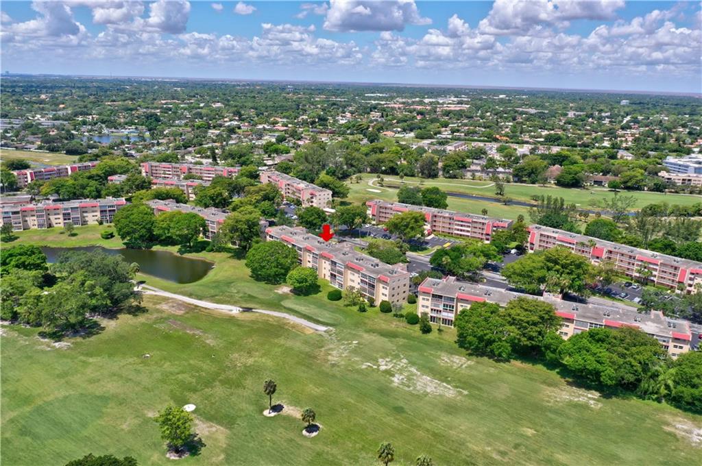 Oriole Golf & Tennis Club - Residential