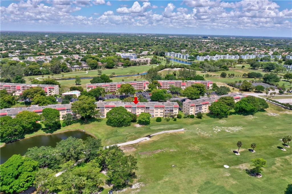 Oriole Golf & Tennis Club - Residential