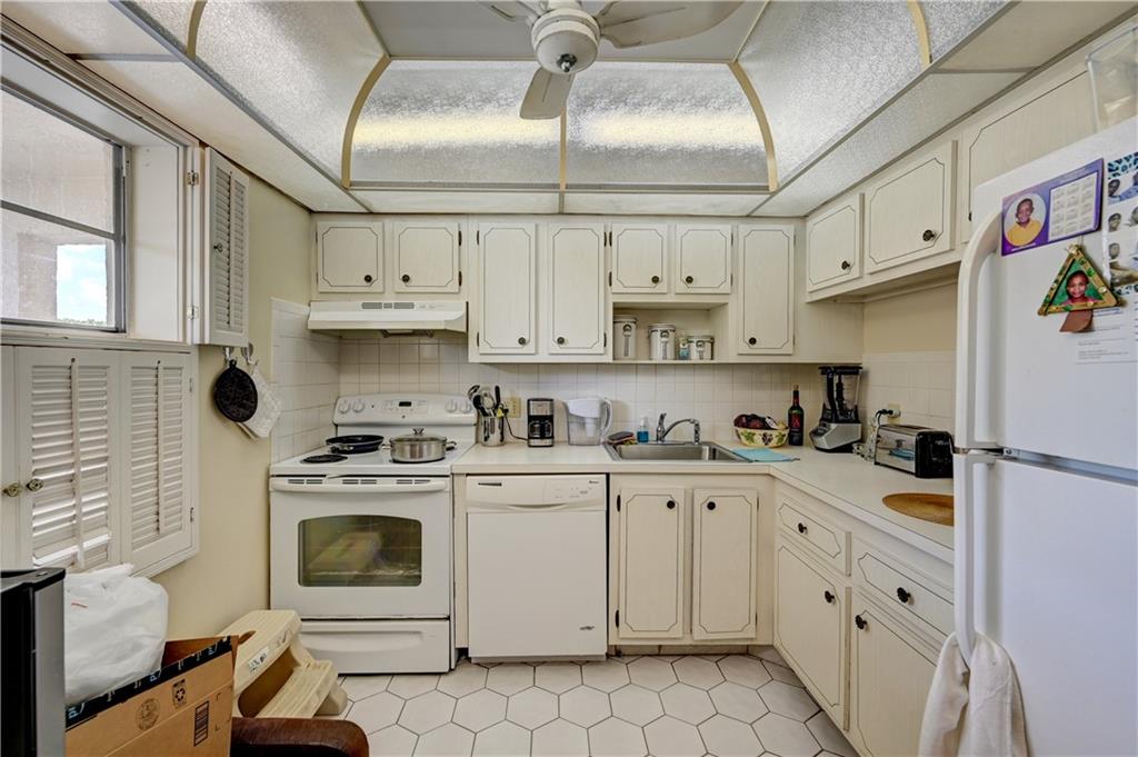 Oriole Golf & Tennis Club - Residential