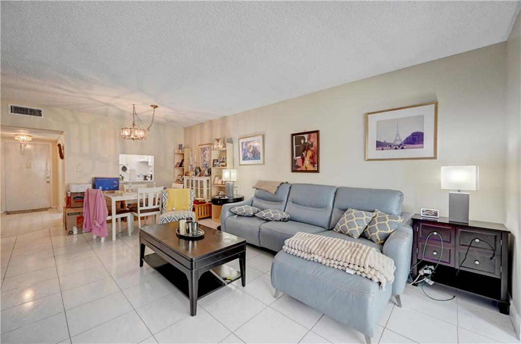 Oriole Golf & Tennis Club - Residential