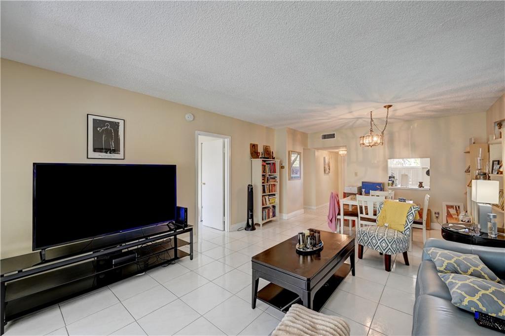 Oriole Golf & Tennis Club - Residential