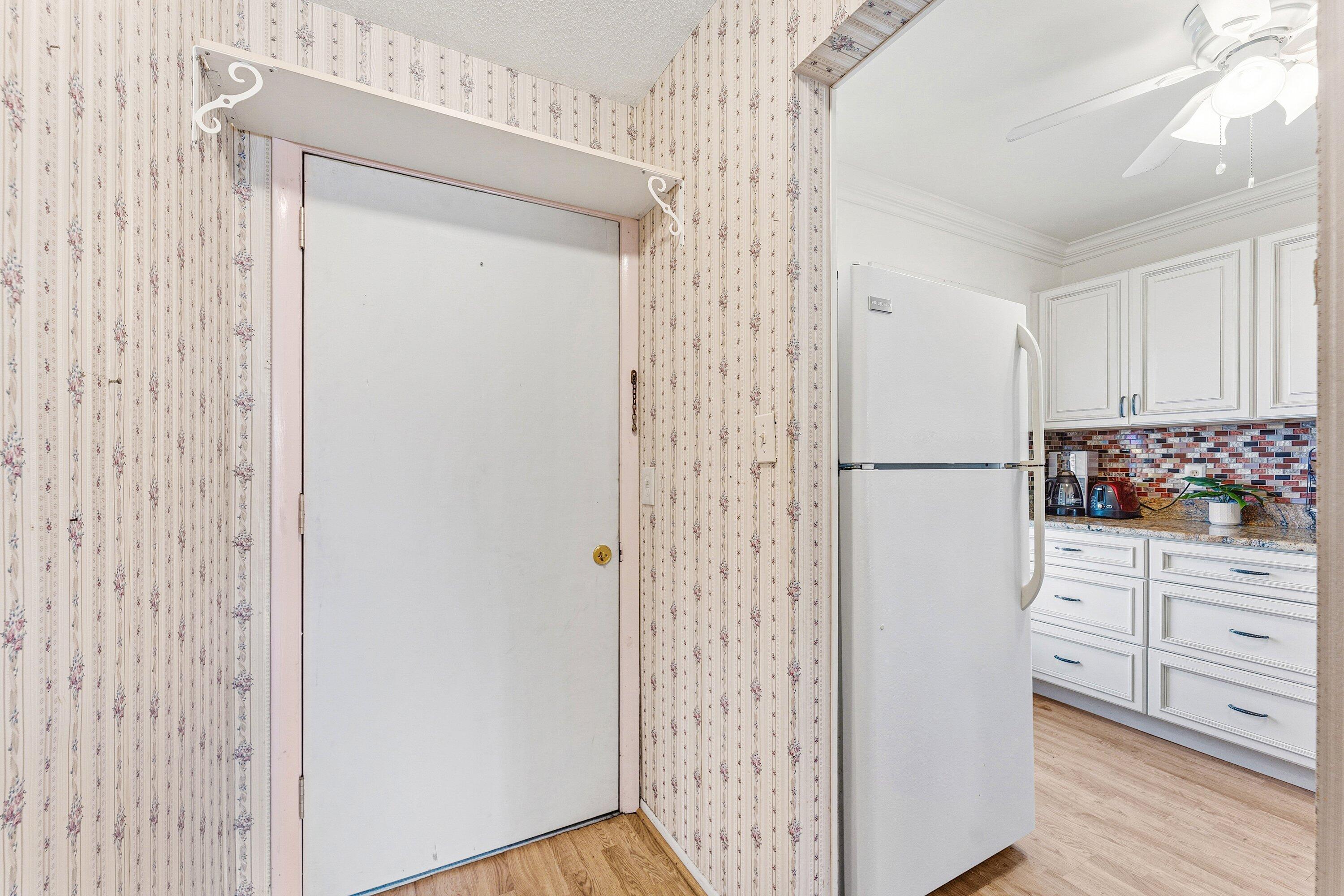 VILLAGE ROYALE CONDO 4 - Residential