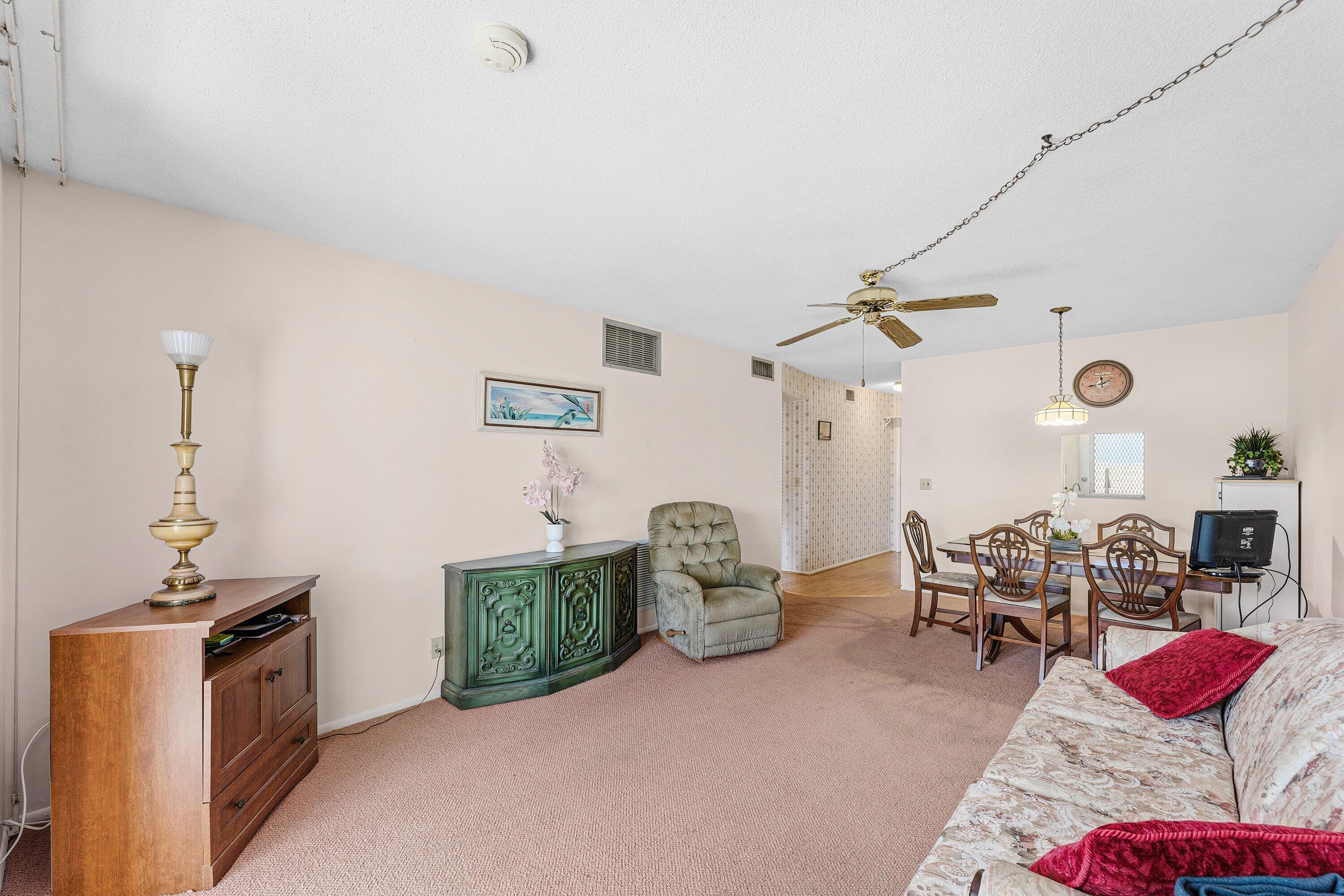 VILLAGE ROYALE CONDO 4 - Residential