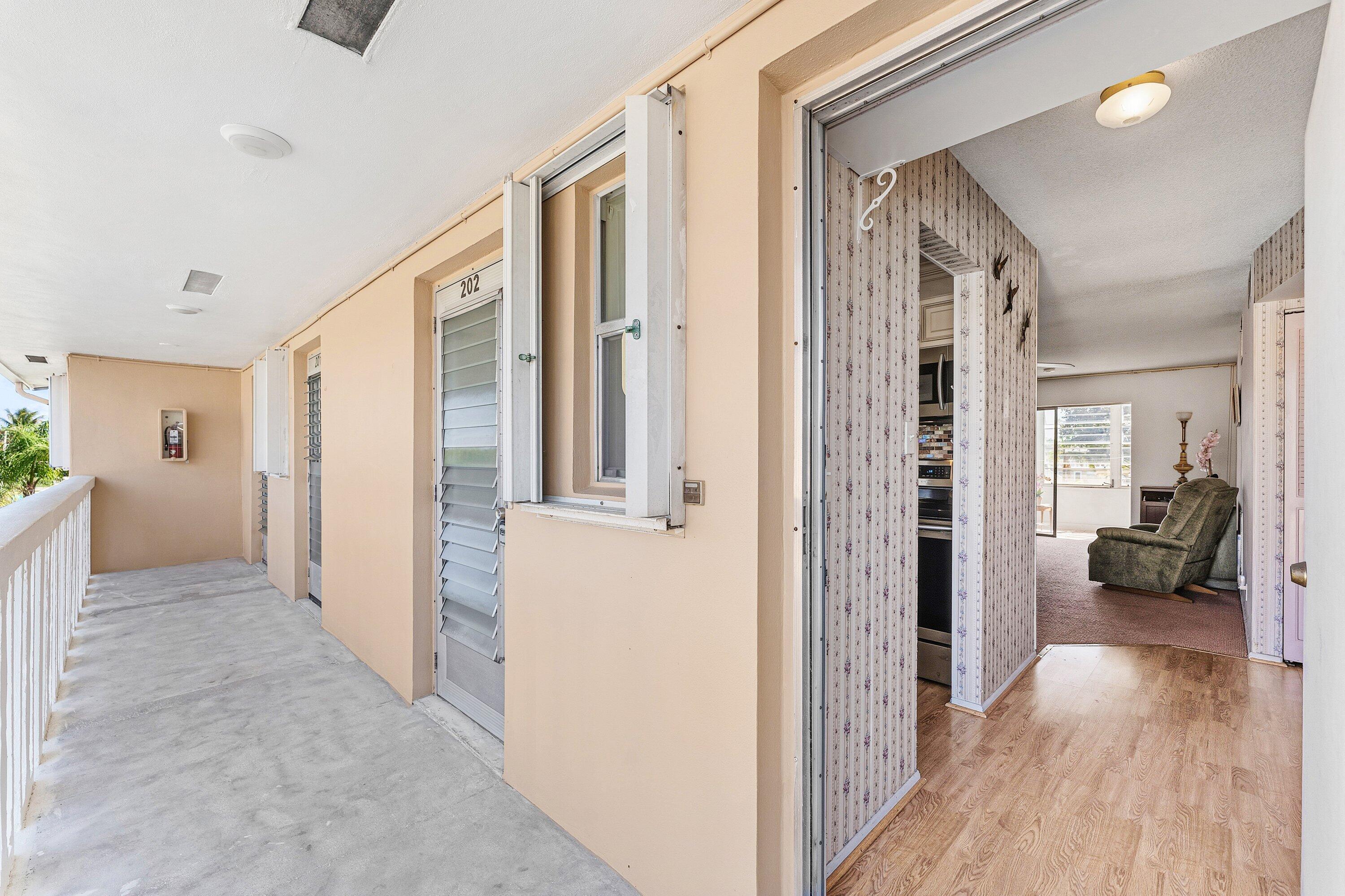 VILLAGE ROYALE CONDO 4 - Residential