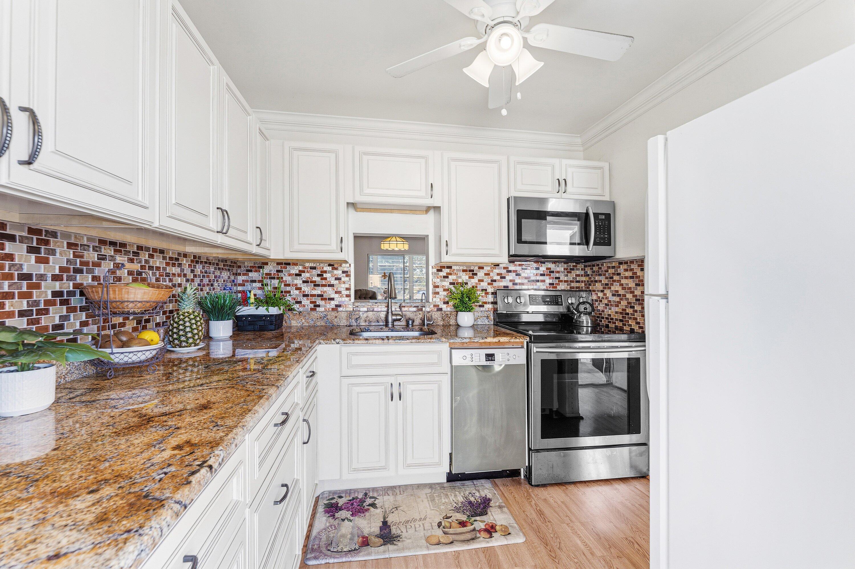 VILLAGE ROYALE CONDO 4 - Residential