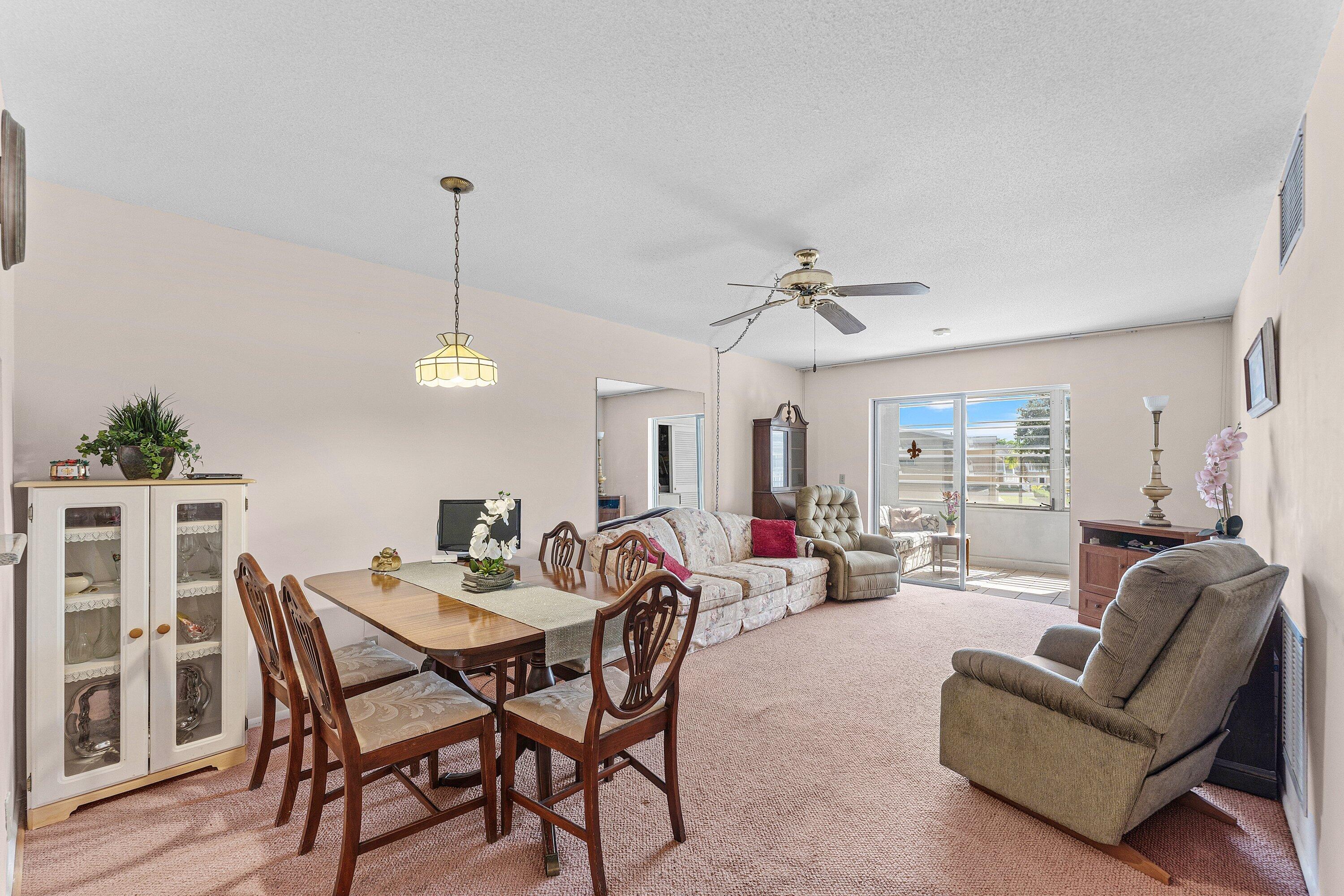 VILLAGE ROYALE CONDO 4 - Residential